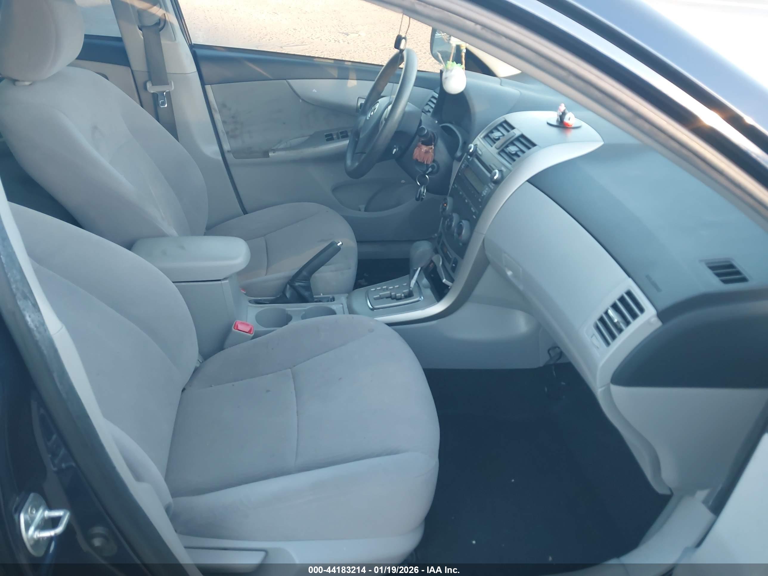 TOYOTA COROLLA image 5