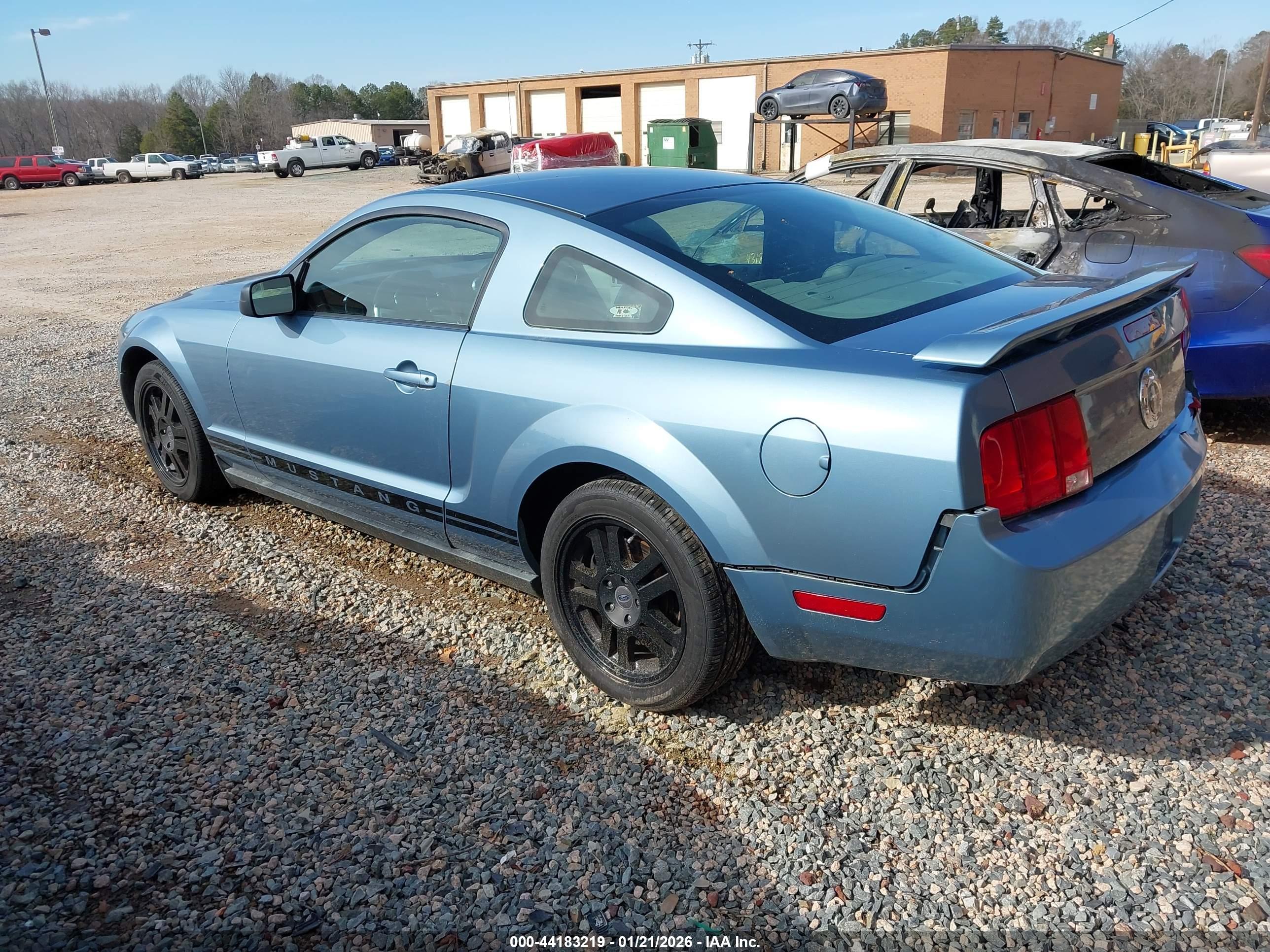 FORD MUSTANG image 3
