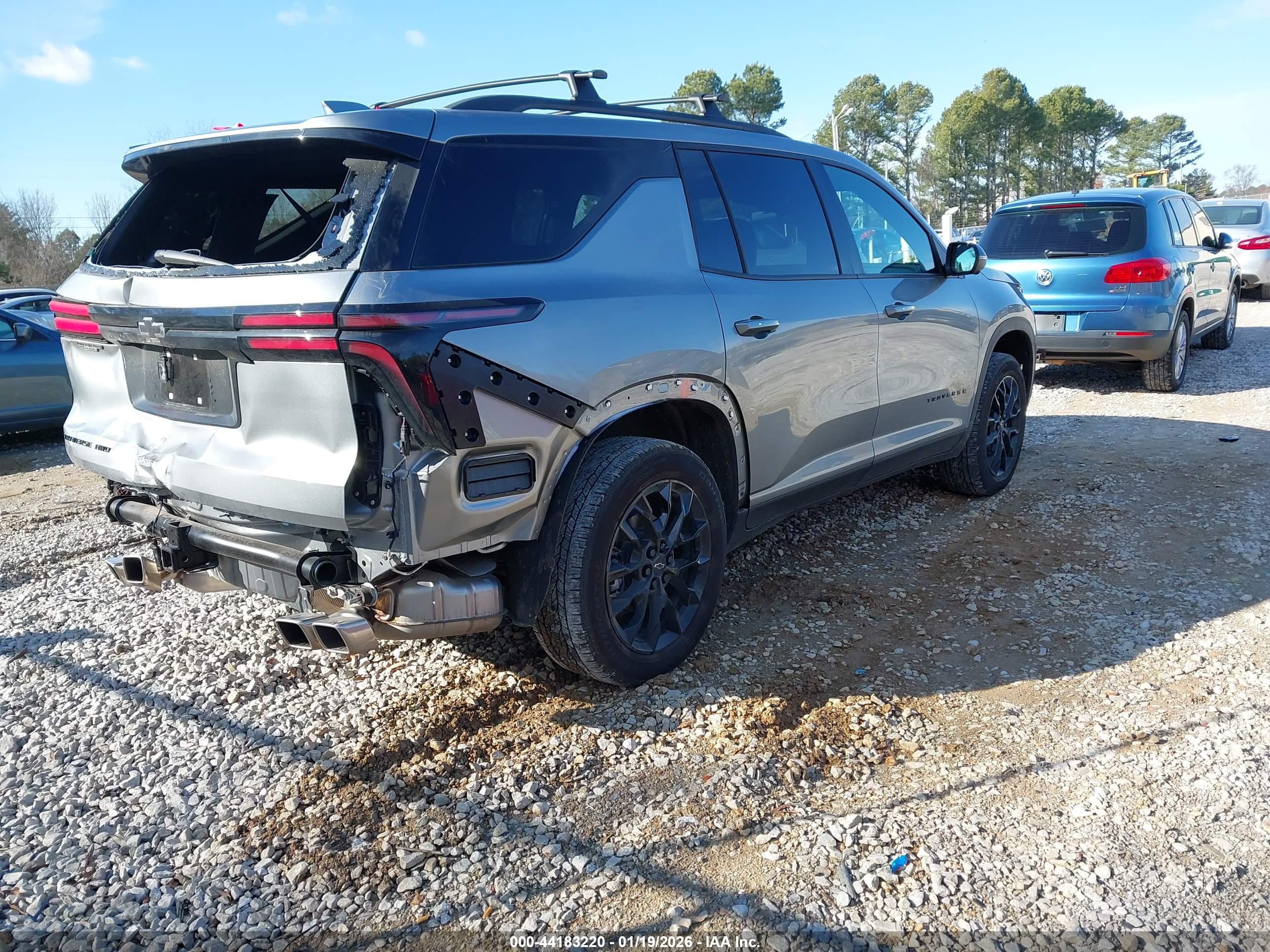 CHEVROLET TRAVERSE image 4