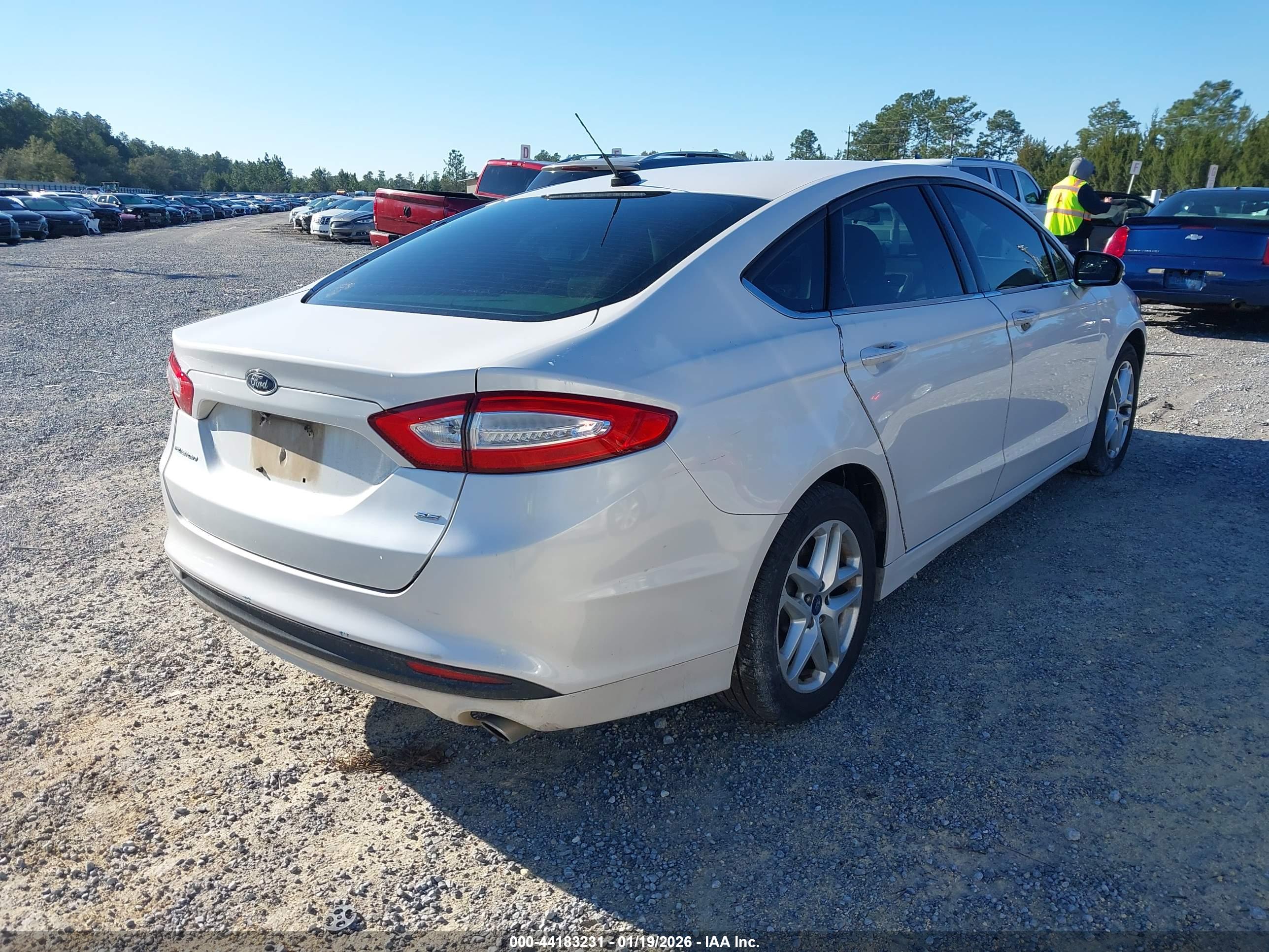 FORD FUSION image 4