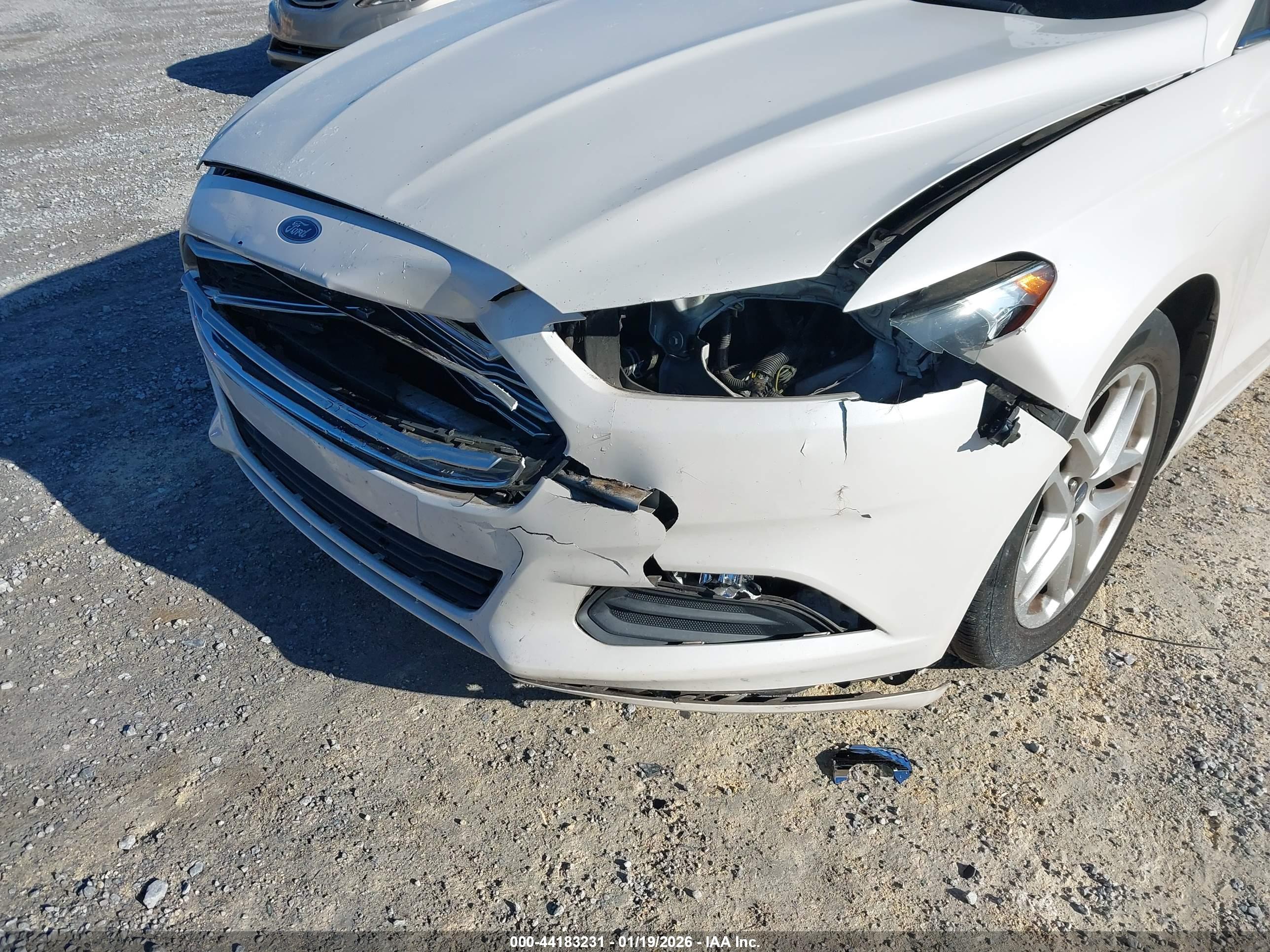 FORD FUSION image 6