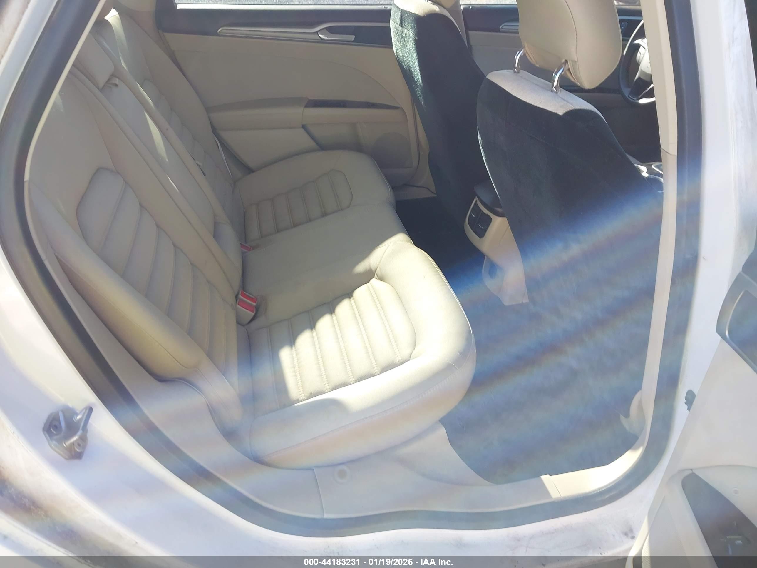 FORD FUSION image 8