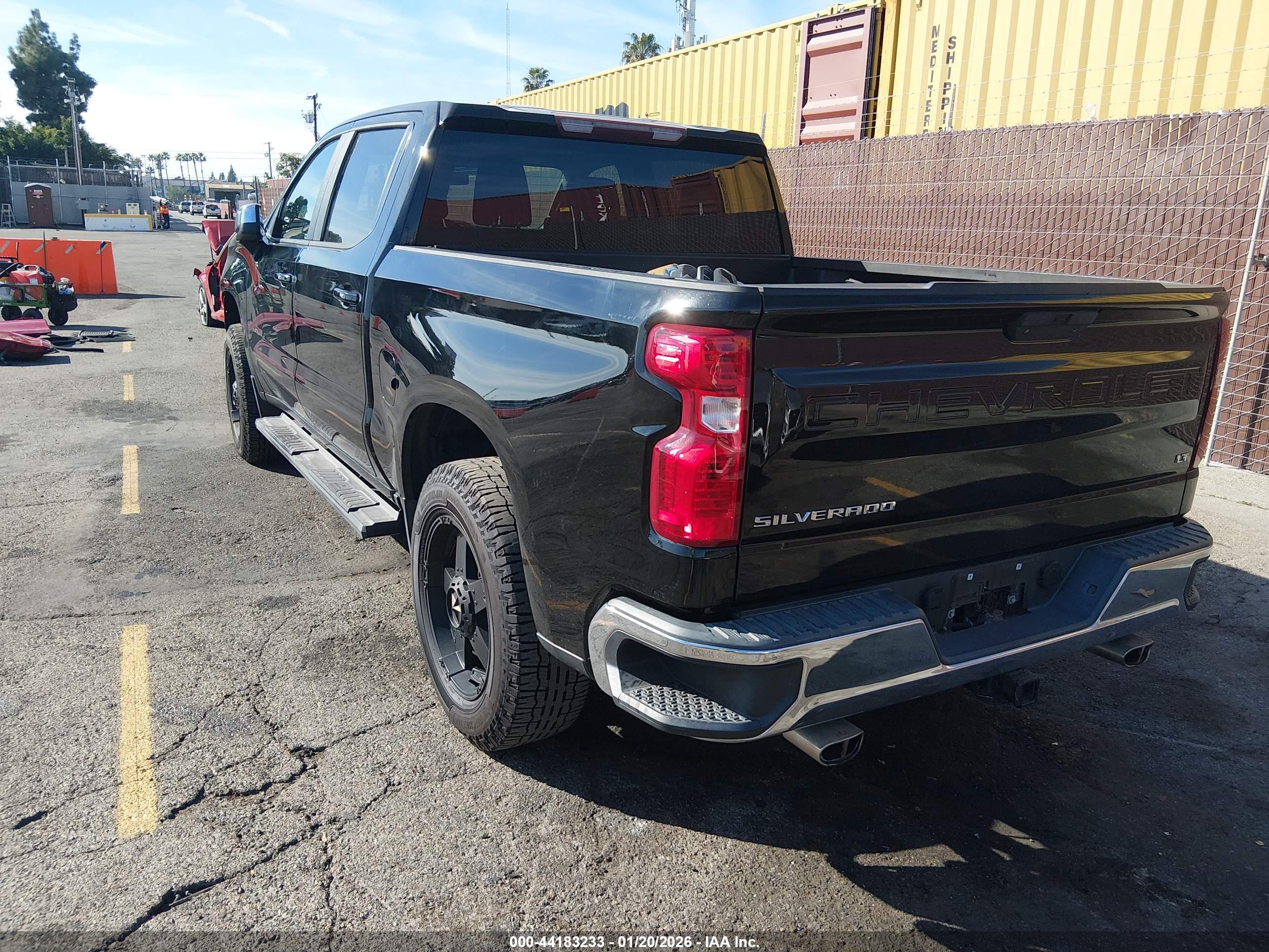 CHEVROLET SILVERADO image 3