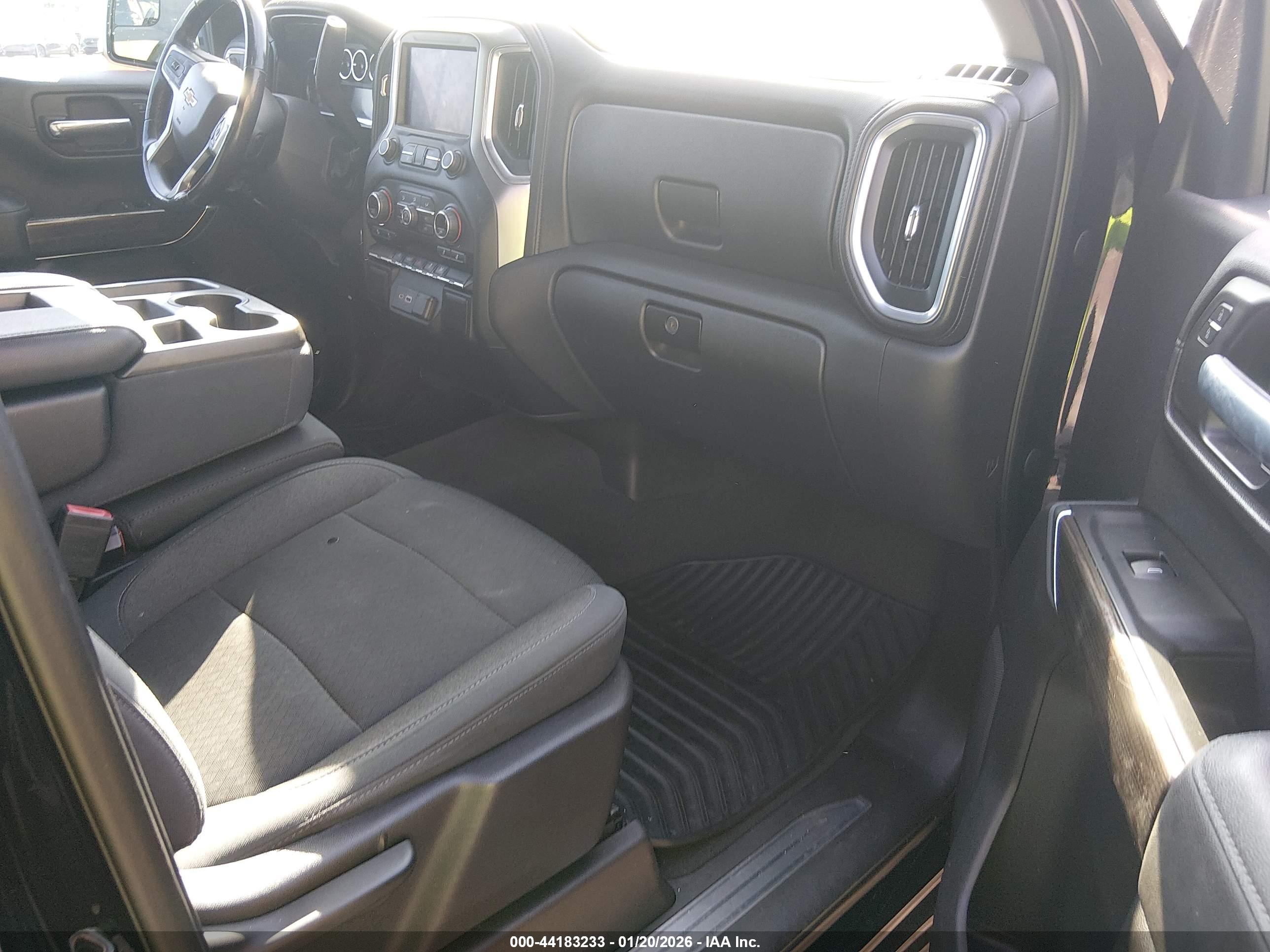 CHEVROLET SILVERADO image 5
