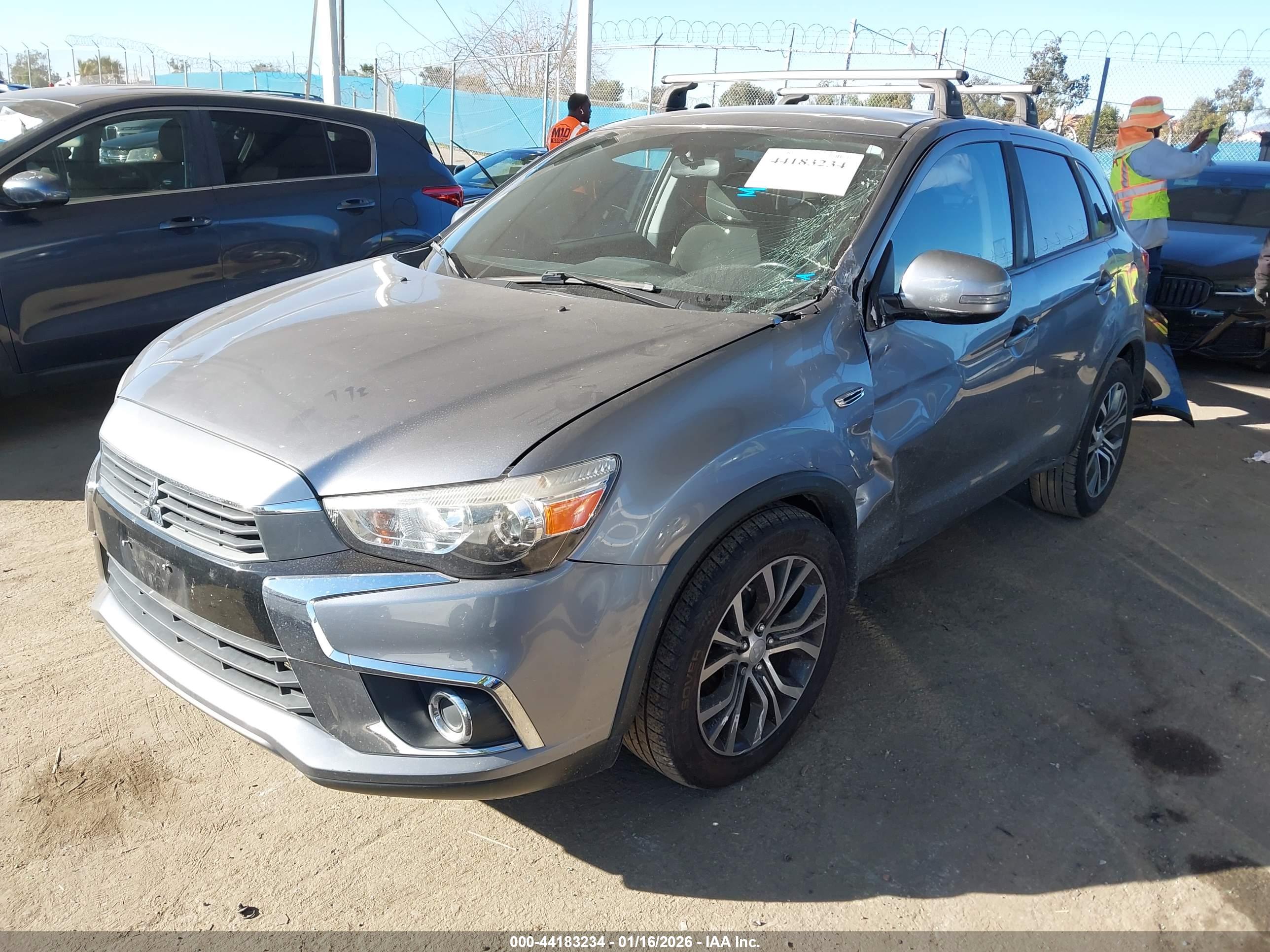 MITSUBISHI OUTLANDER image 2