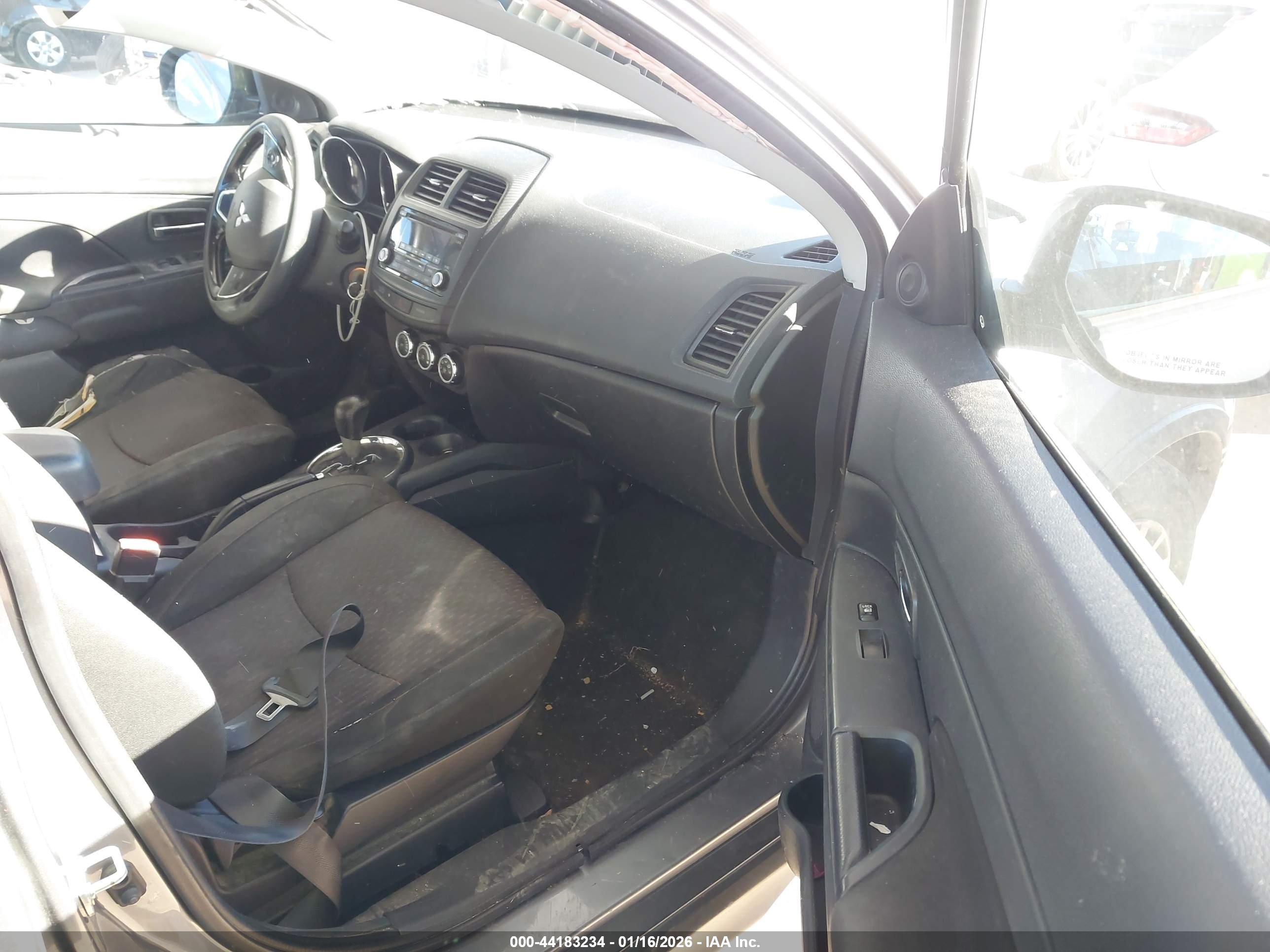 MITSUBISHI OUTLANDER image 5
