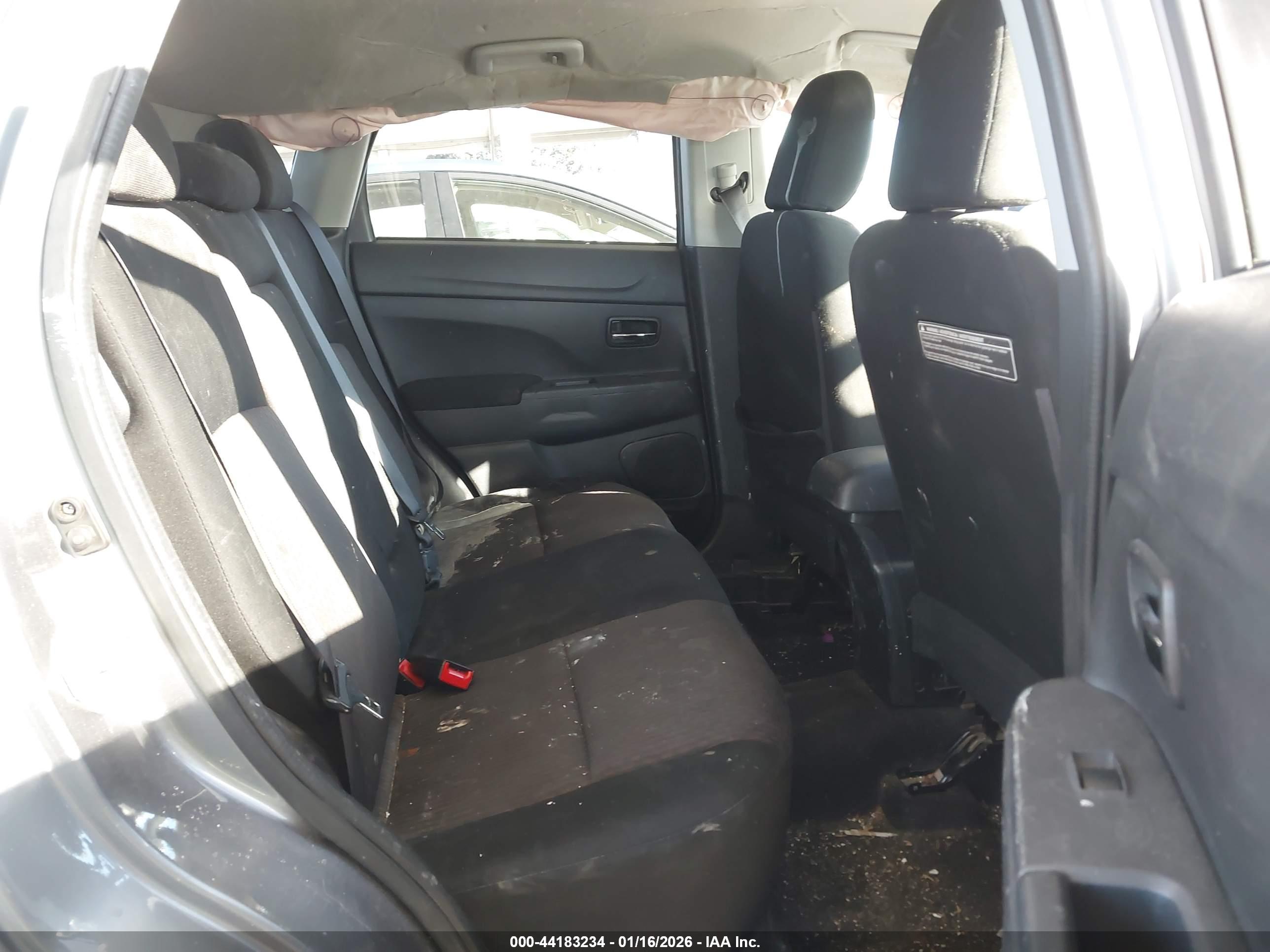 MITSUBISHI OUTLANDER image 8