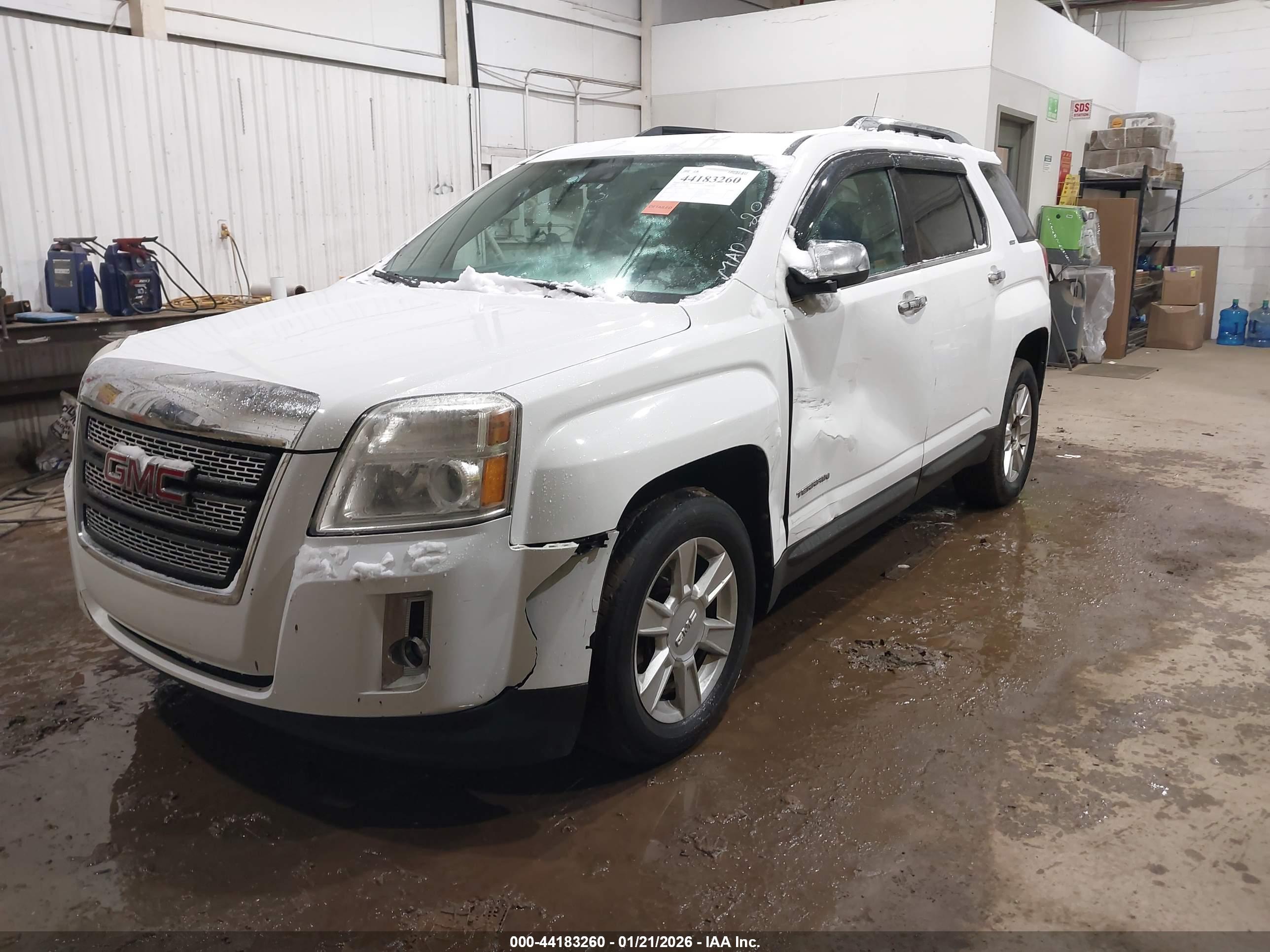GMC TERRAIN image 2