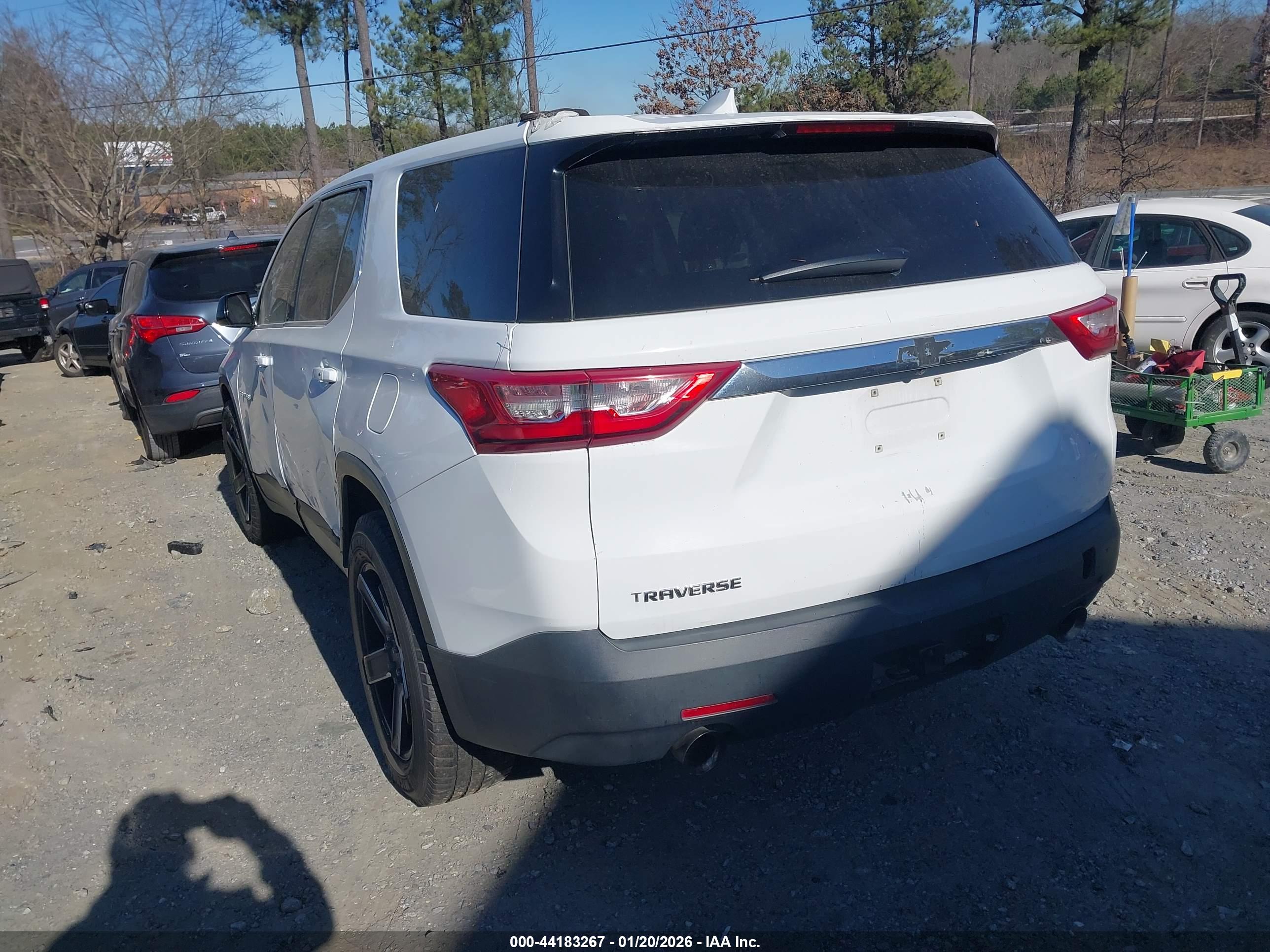 CHEVROLET TRAVERSE image 3