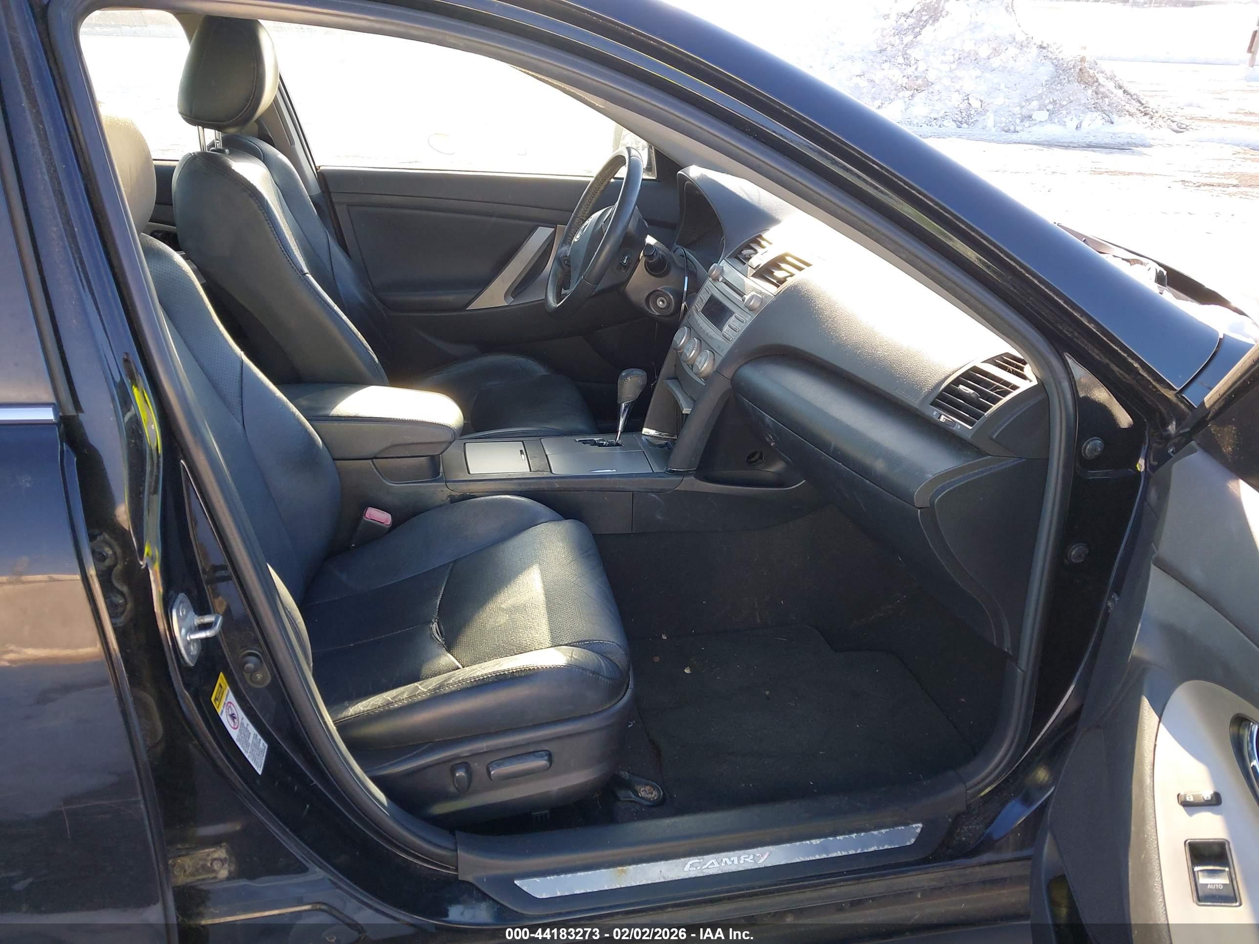 TOYOTA CAMRY image 5