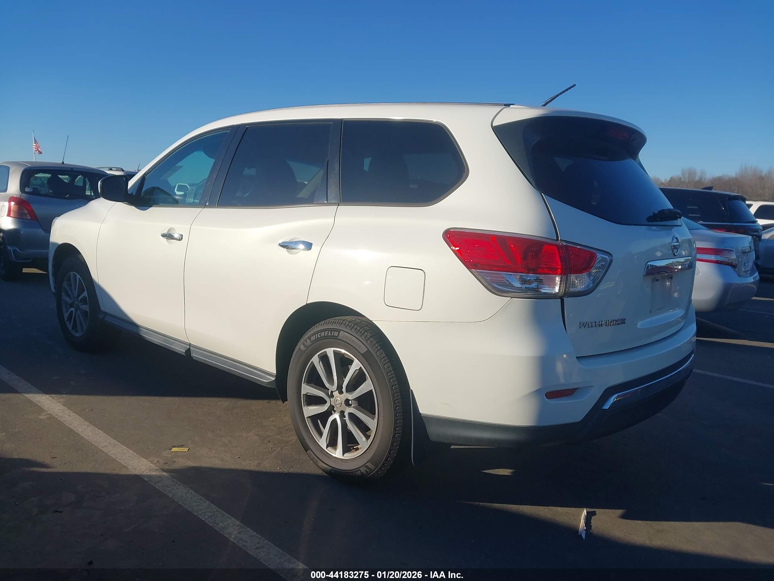 NISSAN PATHFINDER image 3