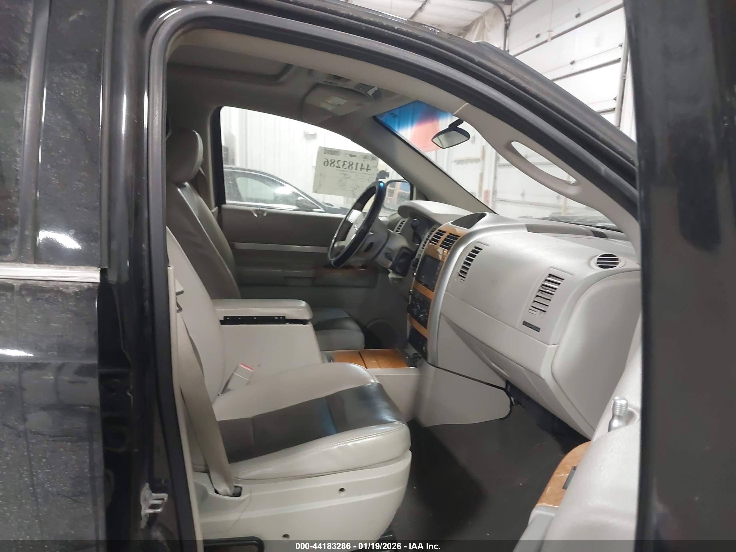 CHRYSLER ASPEN image 5