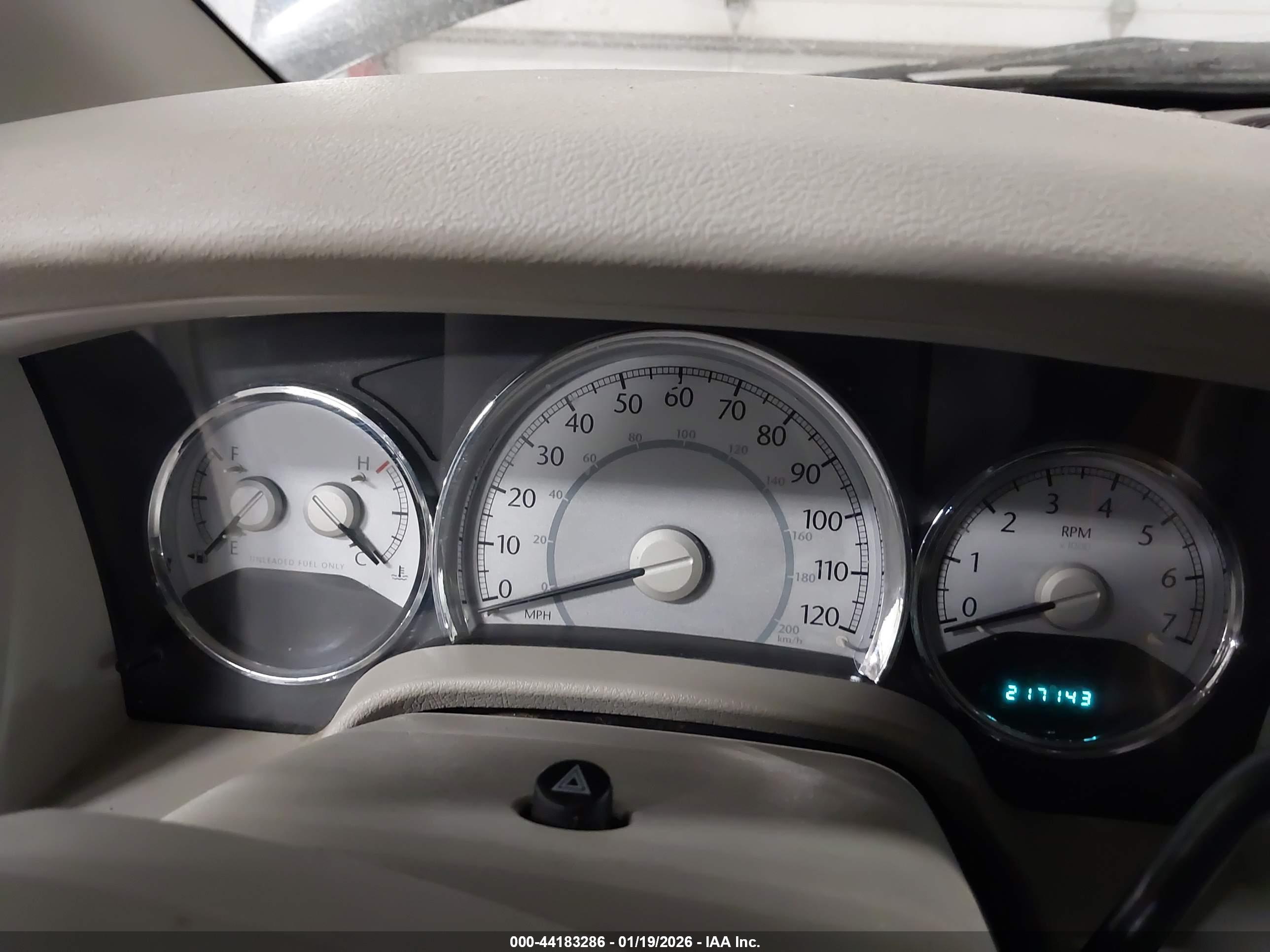 CHRYSLER ASPEN image 7