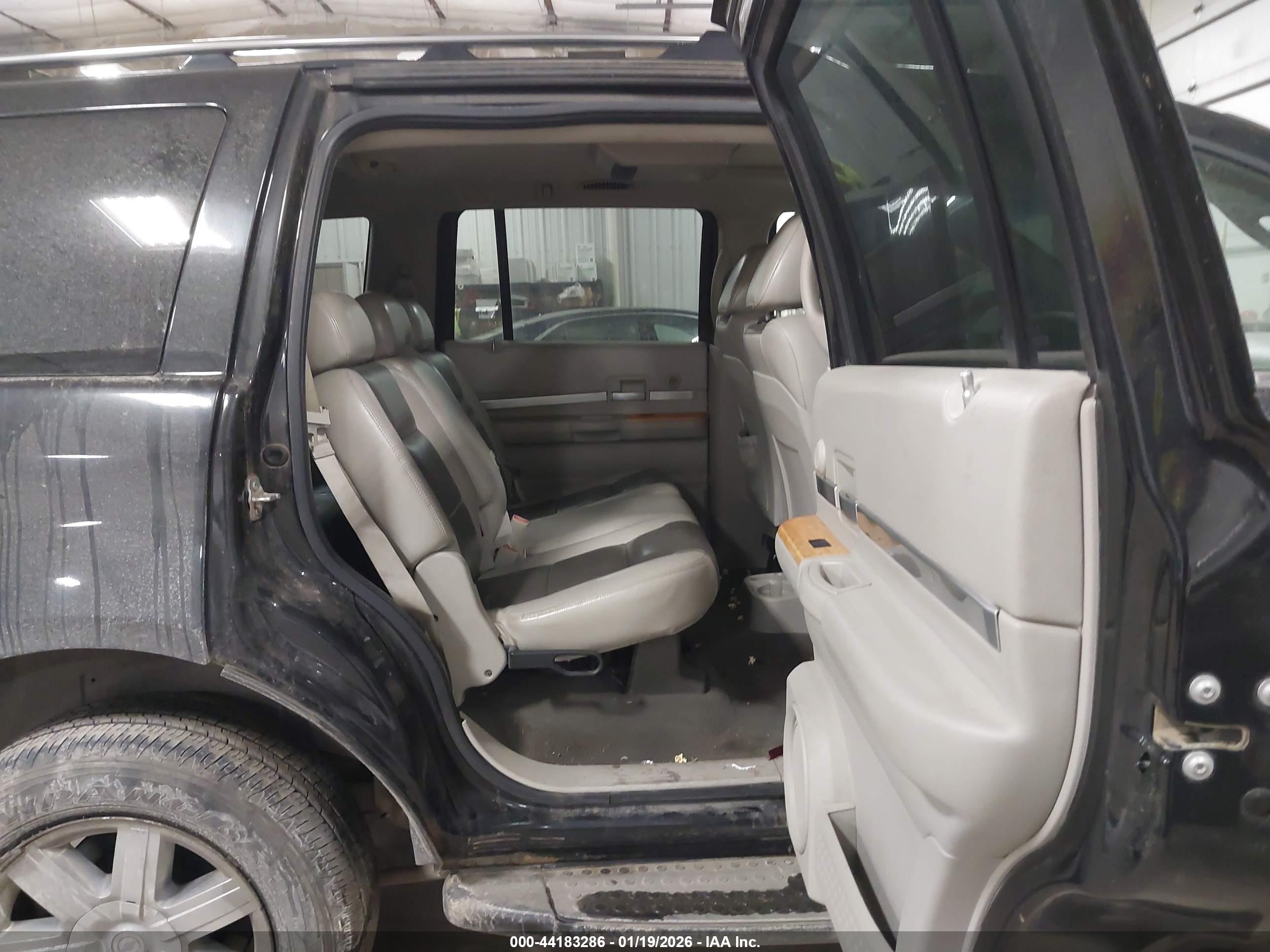 CHRYSLER ASPEN image 8