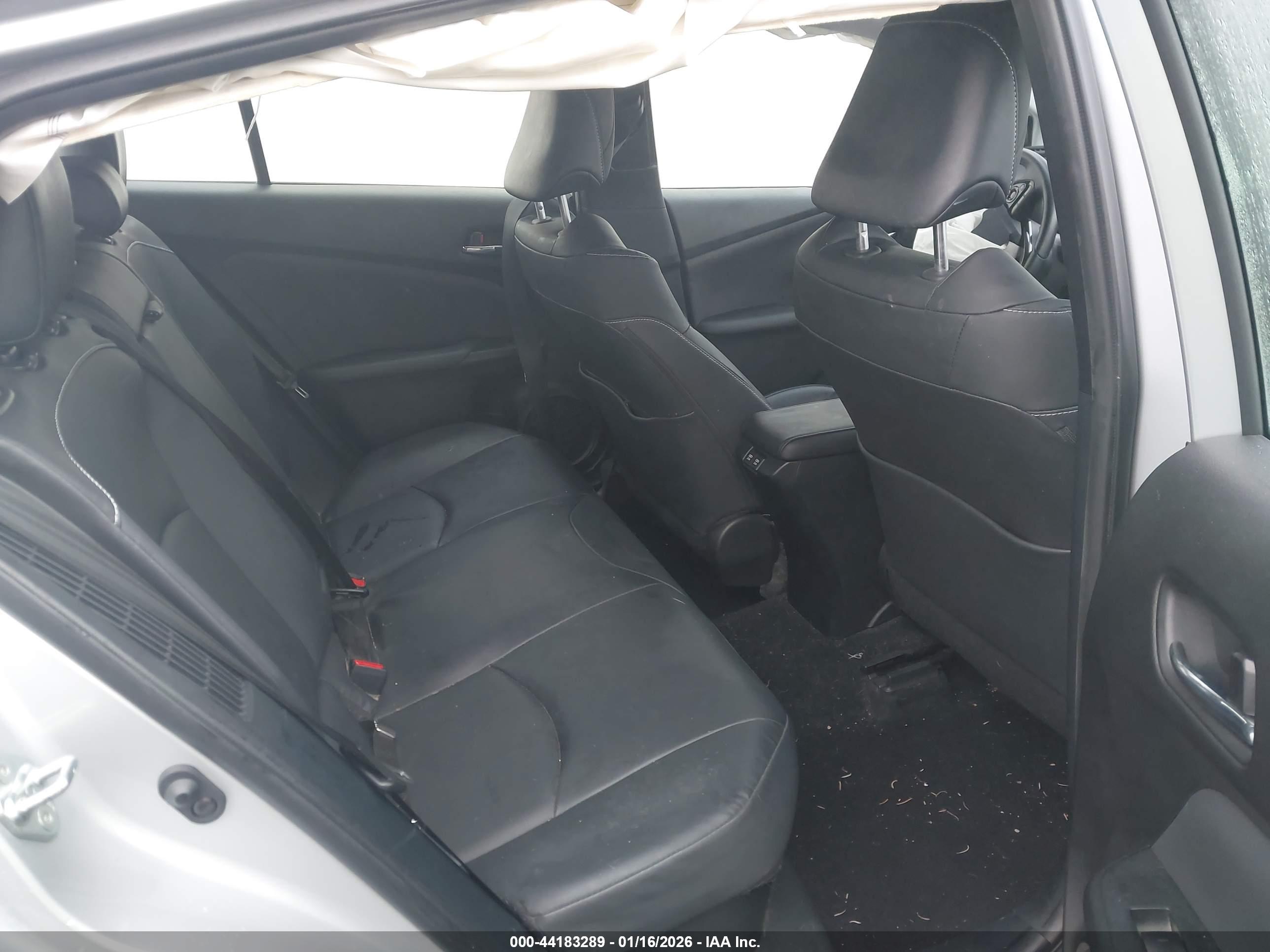 TOYOTA PRIUS image 8