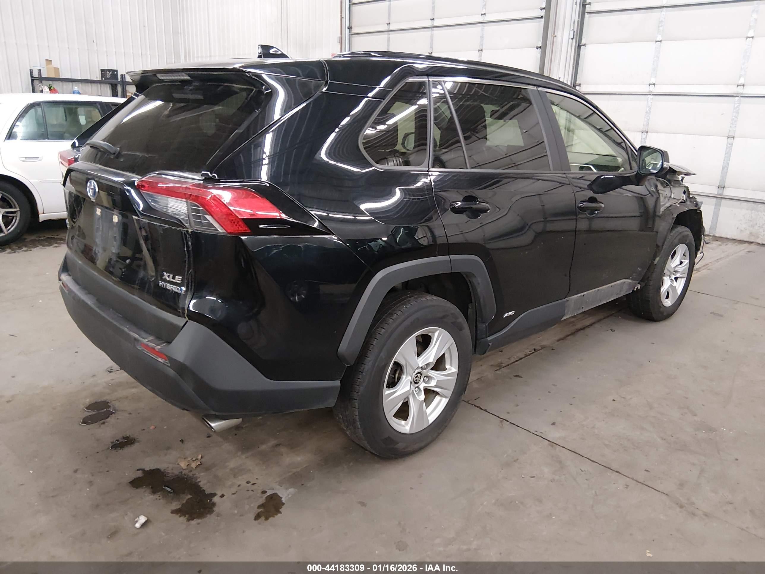 TOYOTA RAV4 image 4