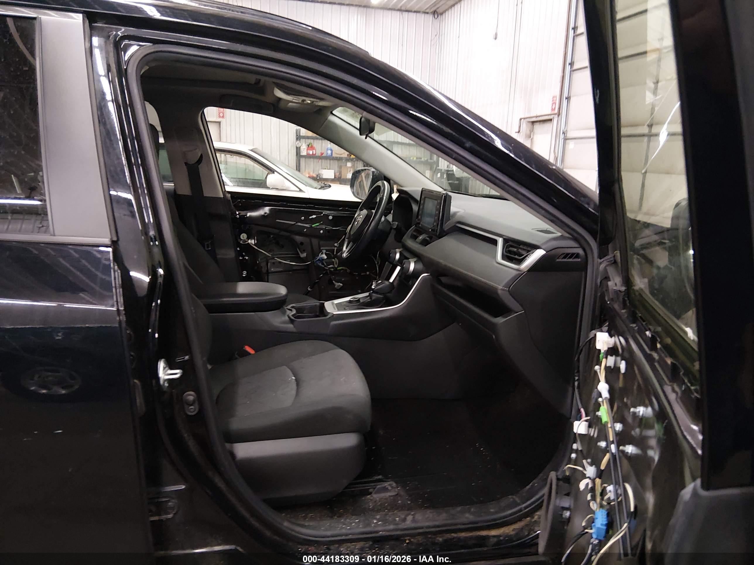 TOYOTA RAV4 image 5