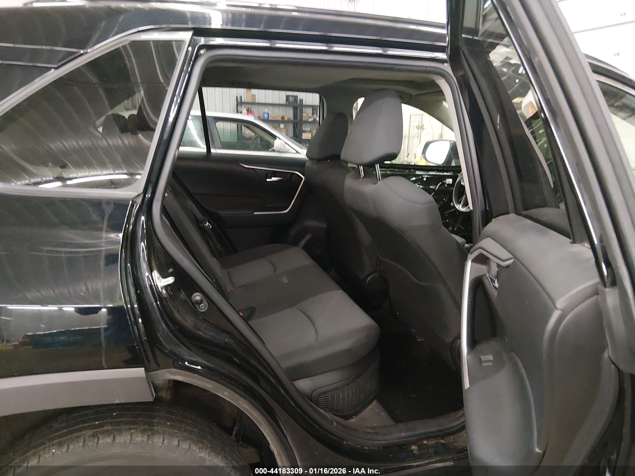 TOYOTA RAV4 image 8