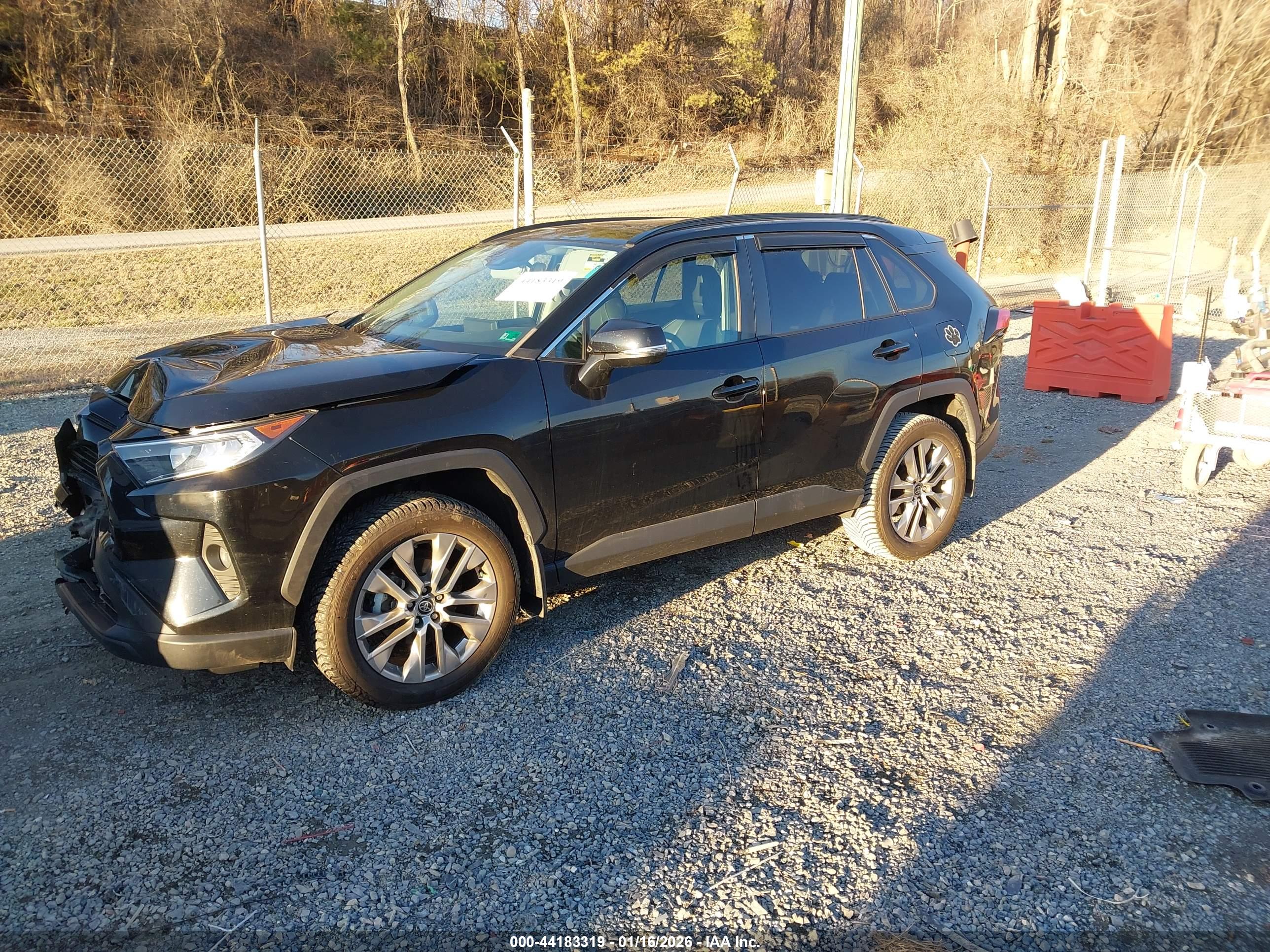 TOYOTA RAV4 image 2