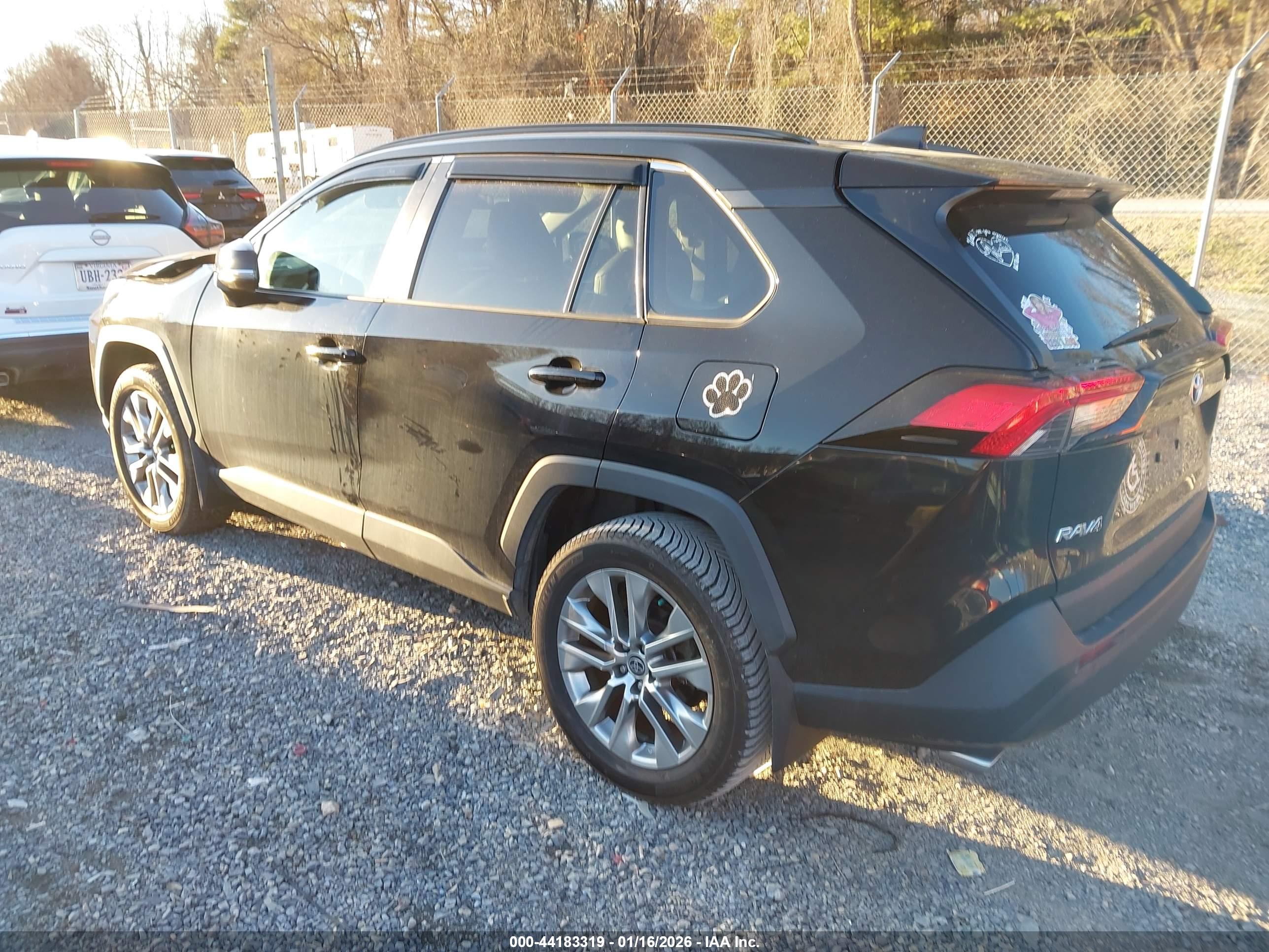 TOYOTA RAV4 image 3