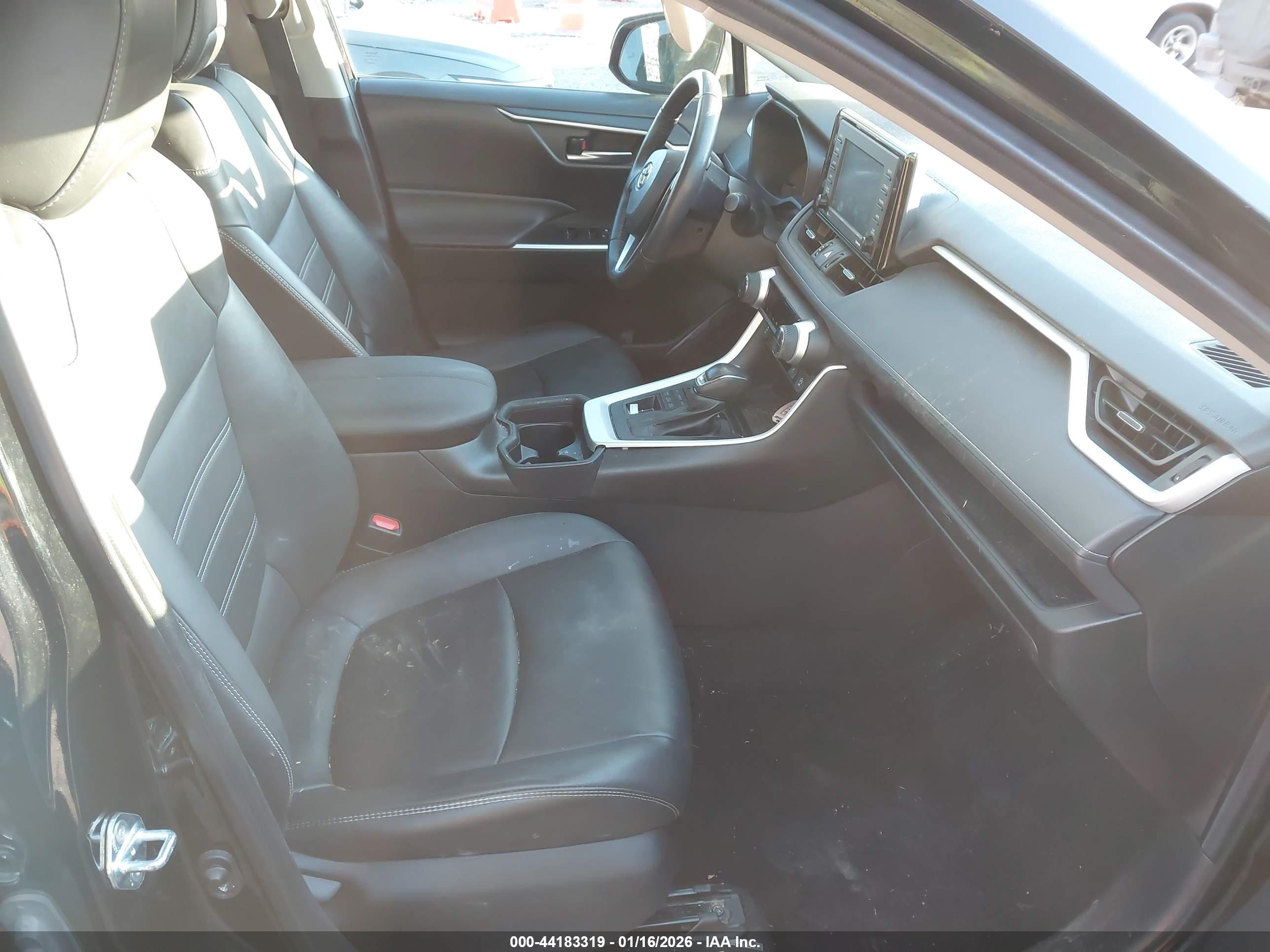 TOYOTA RAV4 image 5