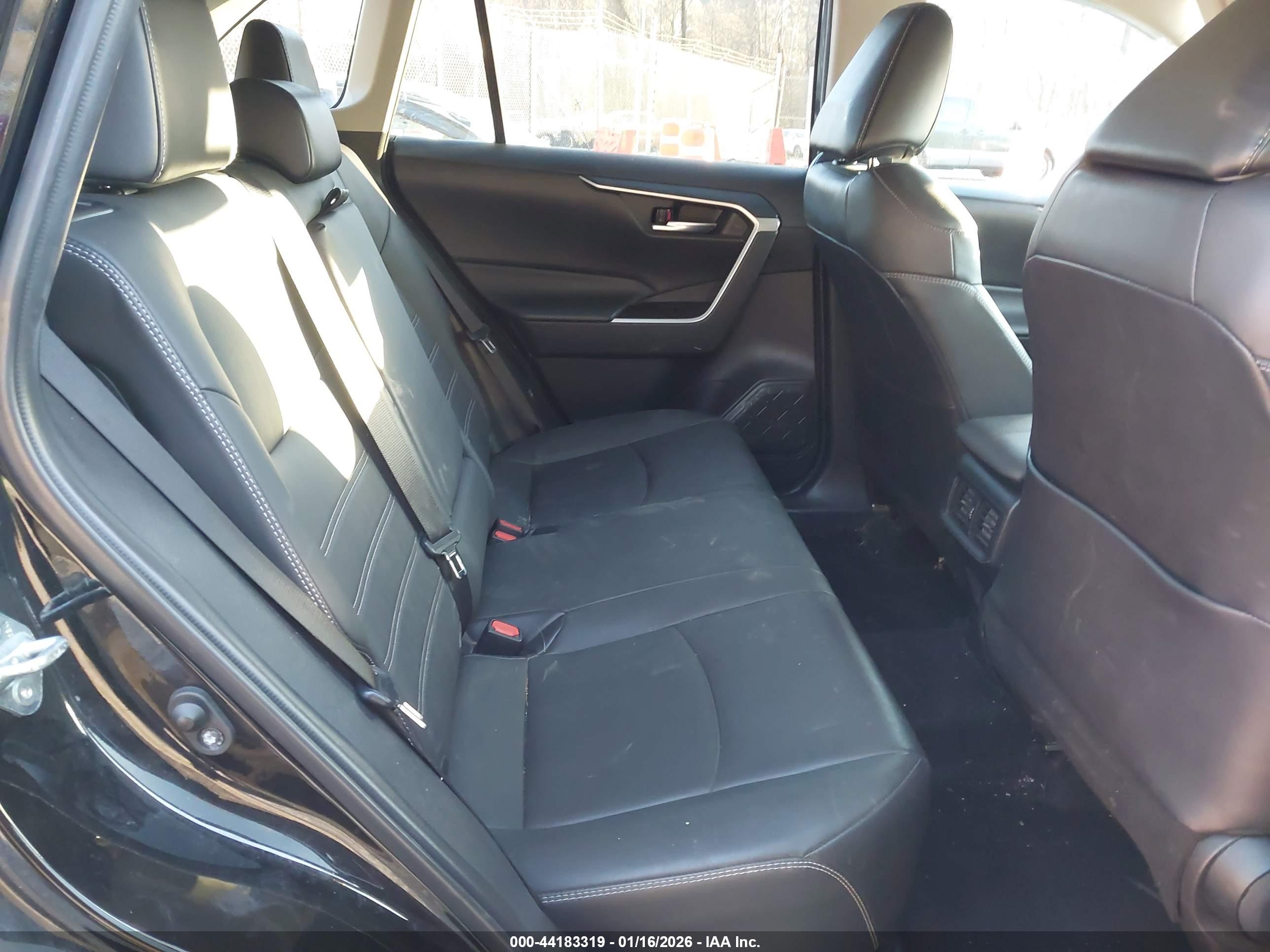 TOYOTA RAV4 image 8