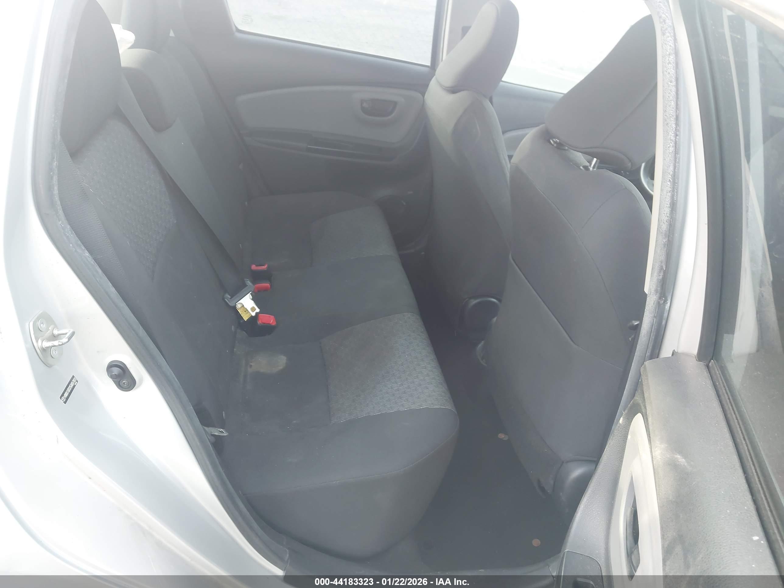TOYOTA YARIS image 8
