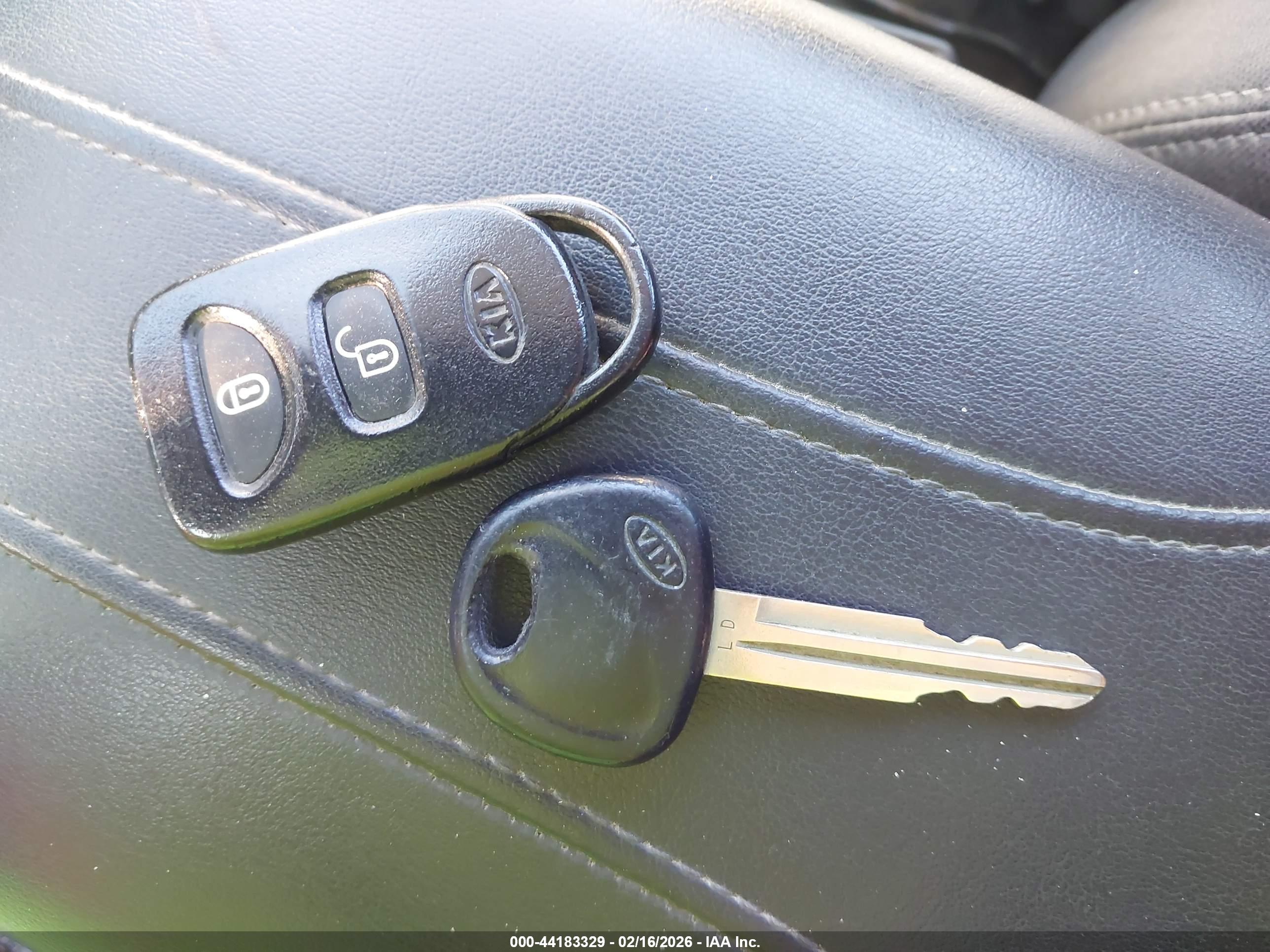 KIA SPECTRA5 image 11