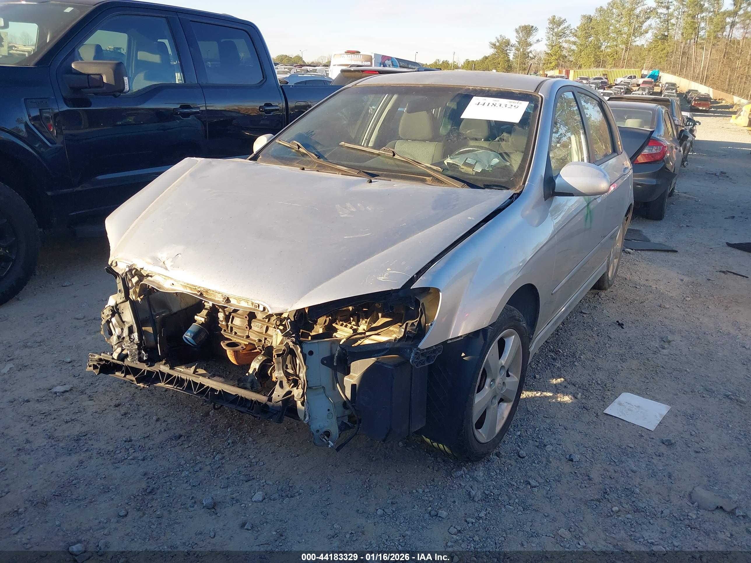 KIA SPECTRA5 image 2