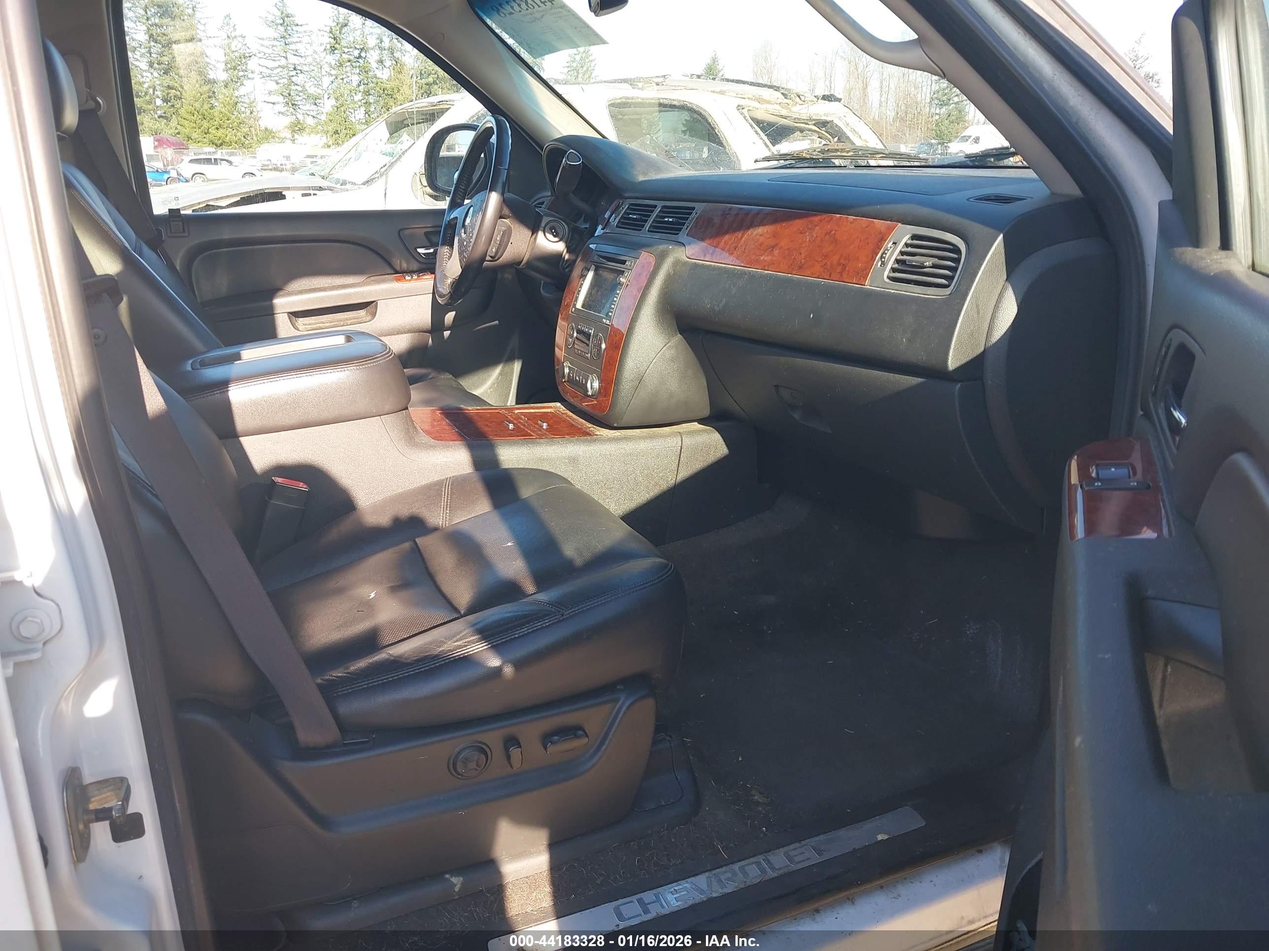 CHEVROLET TAHOE image 5