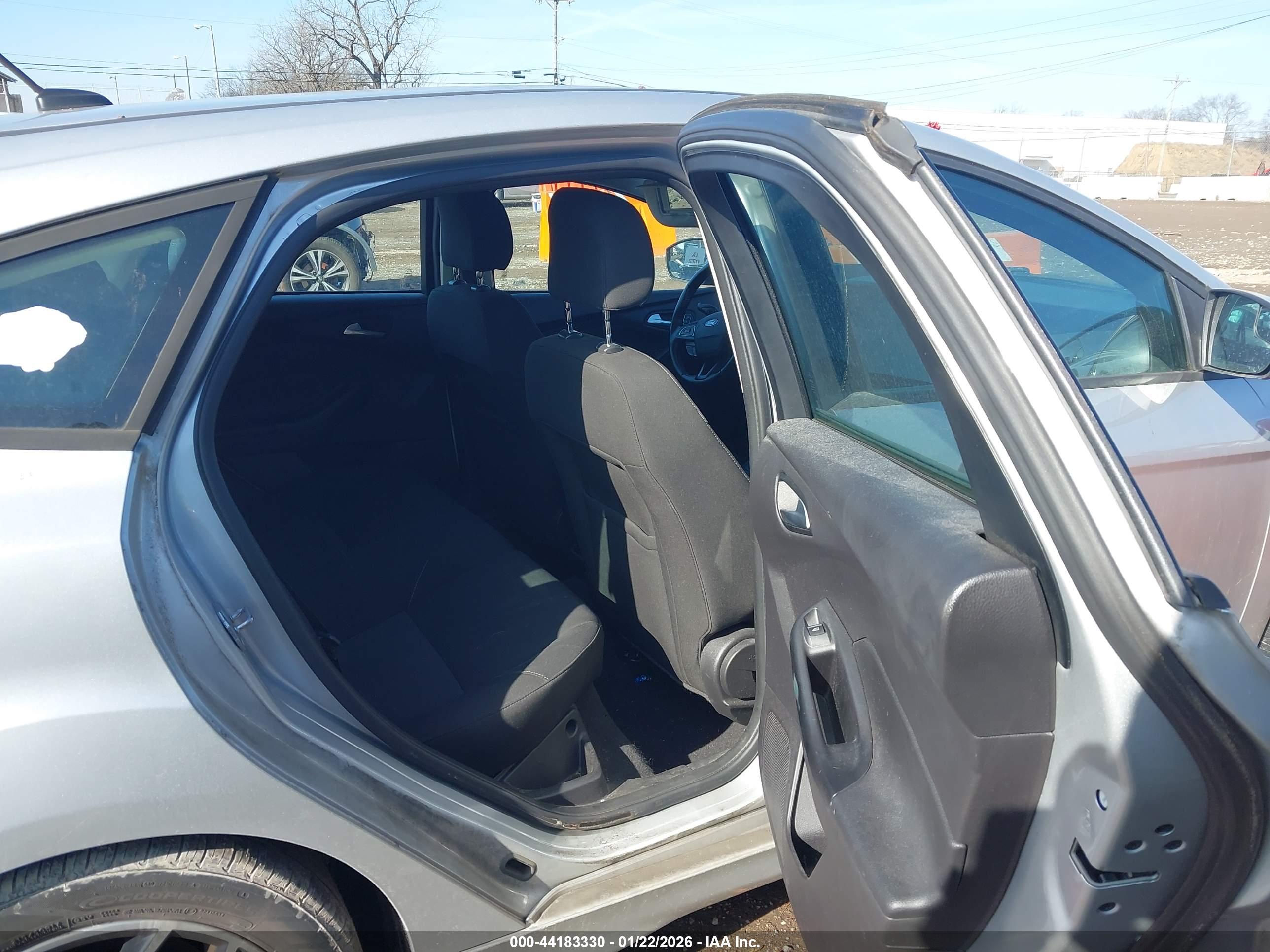 FORD FOCUS image 8