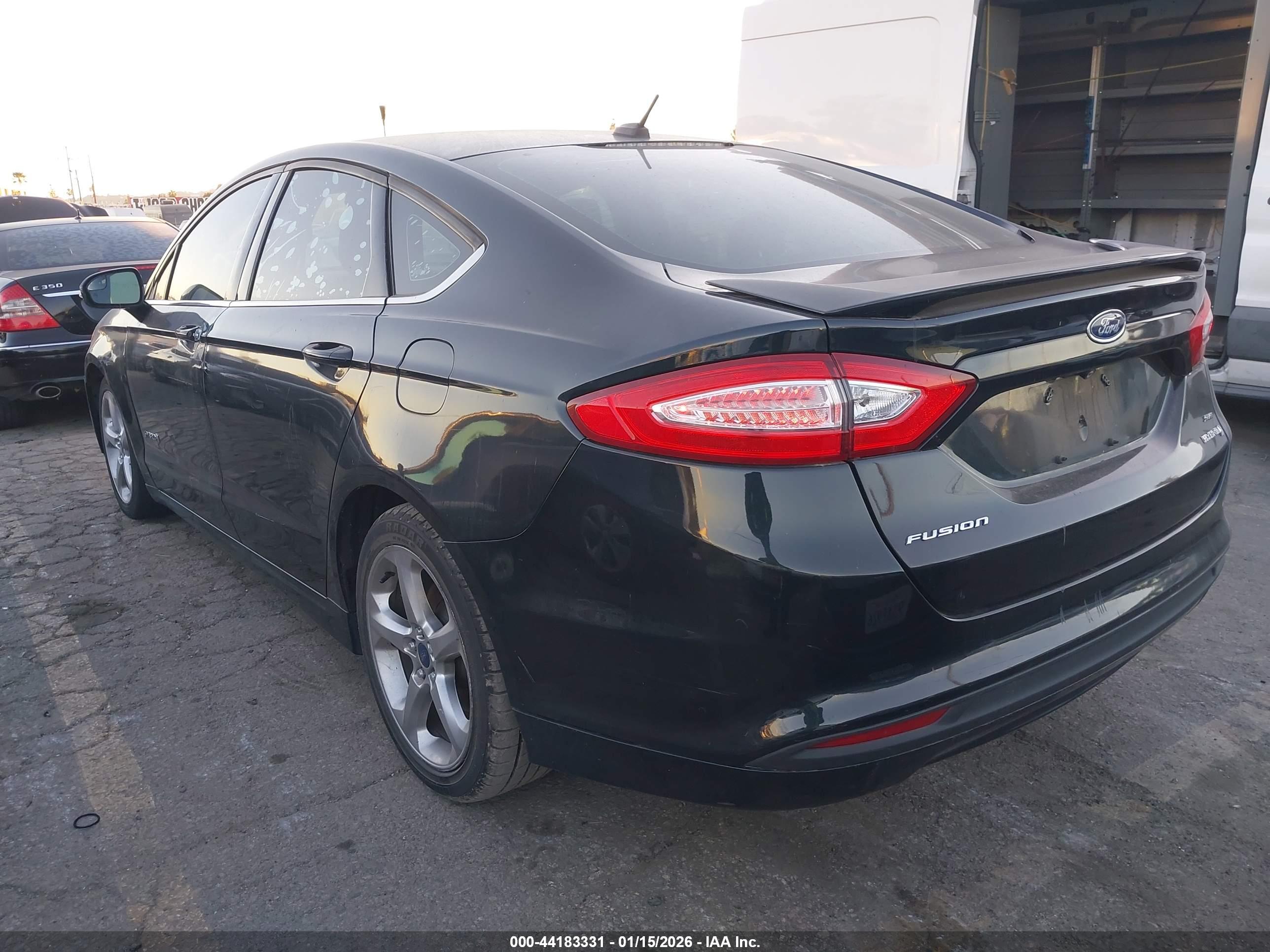FORD FUSION image 3