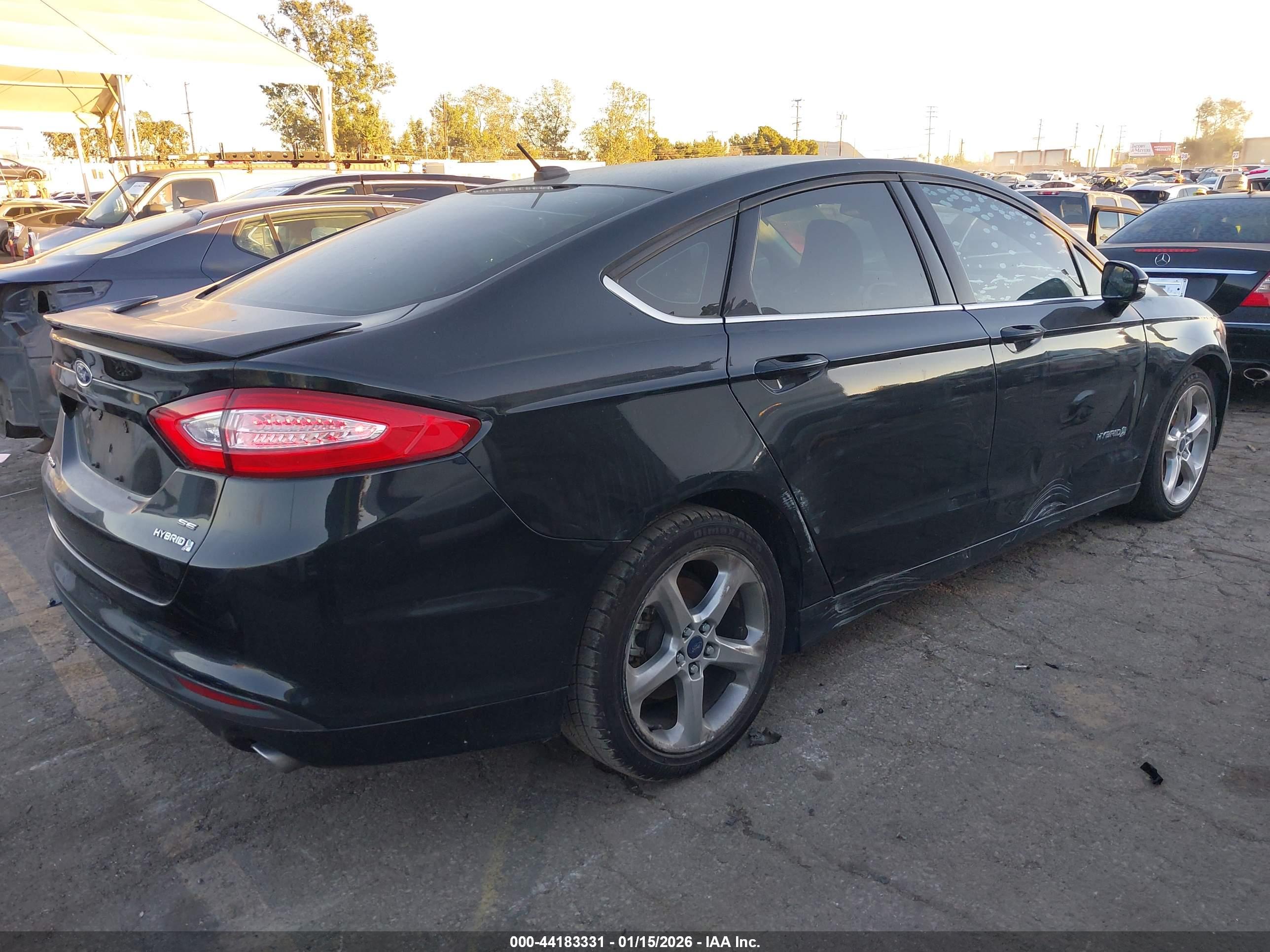 FORD FUSION image 4