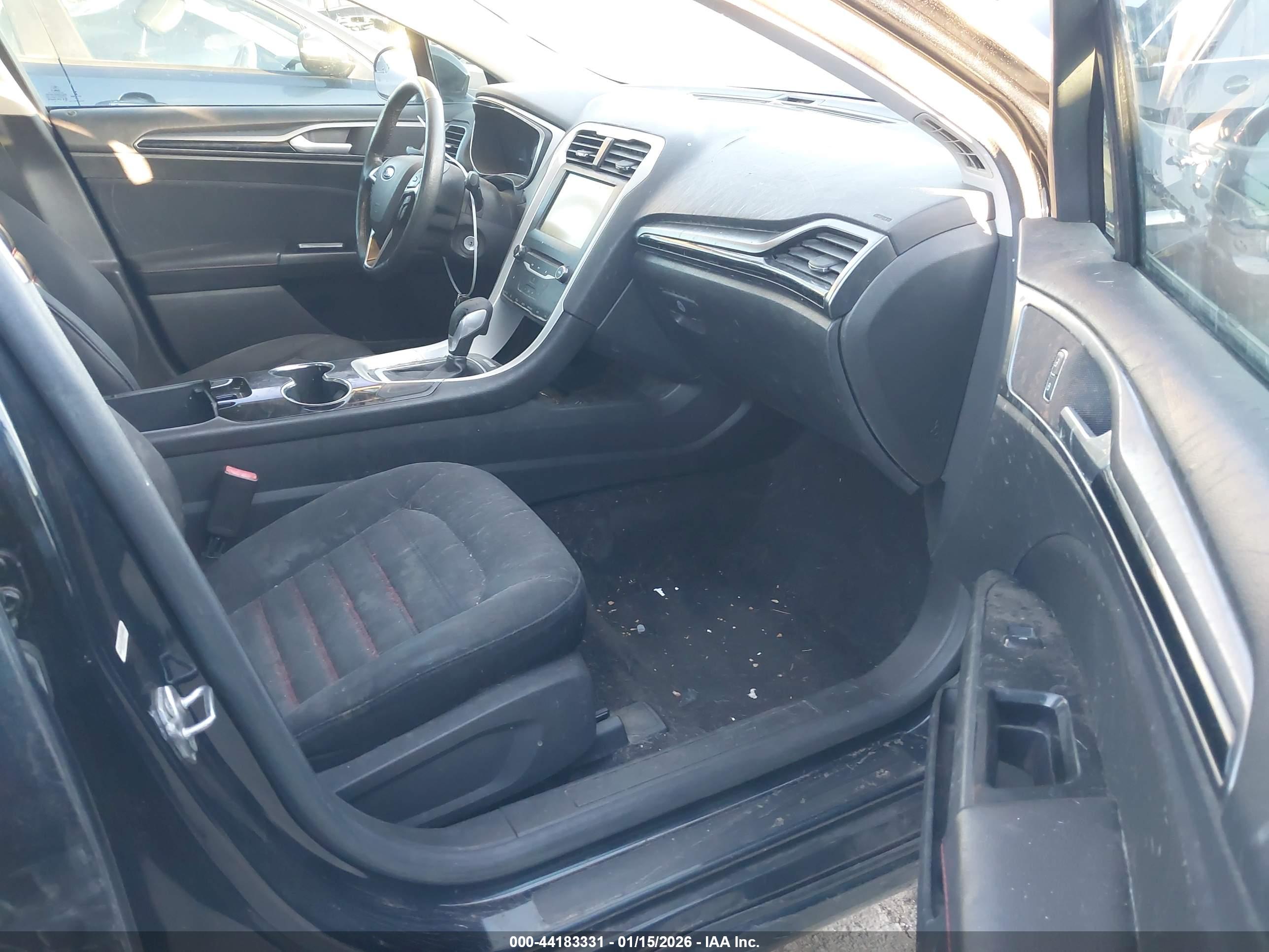 FORD FUSION image 5