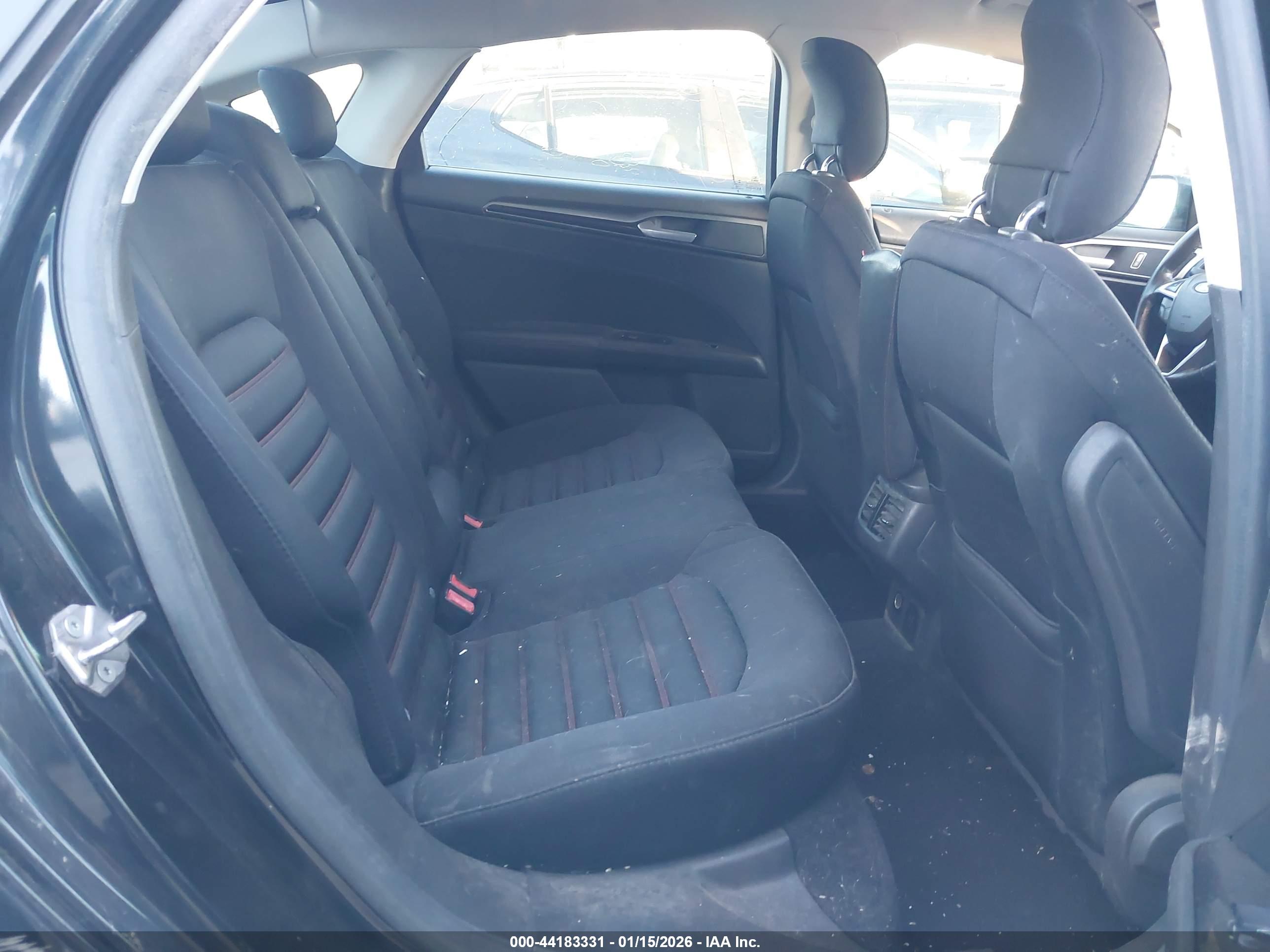 FORD FUSION image 8