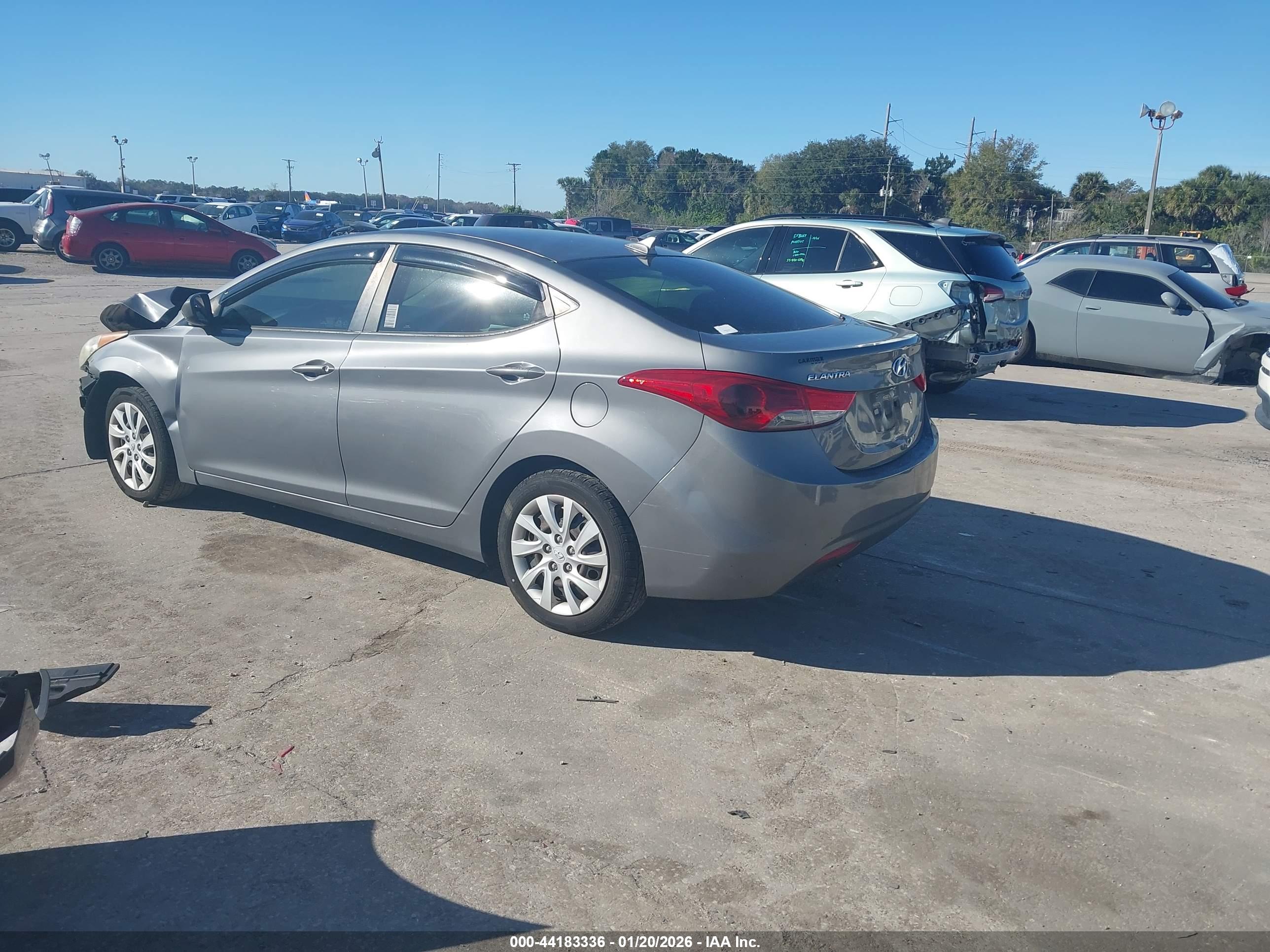 HYUNDAI ELANTRA image 3