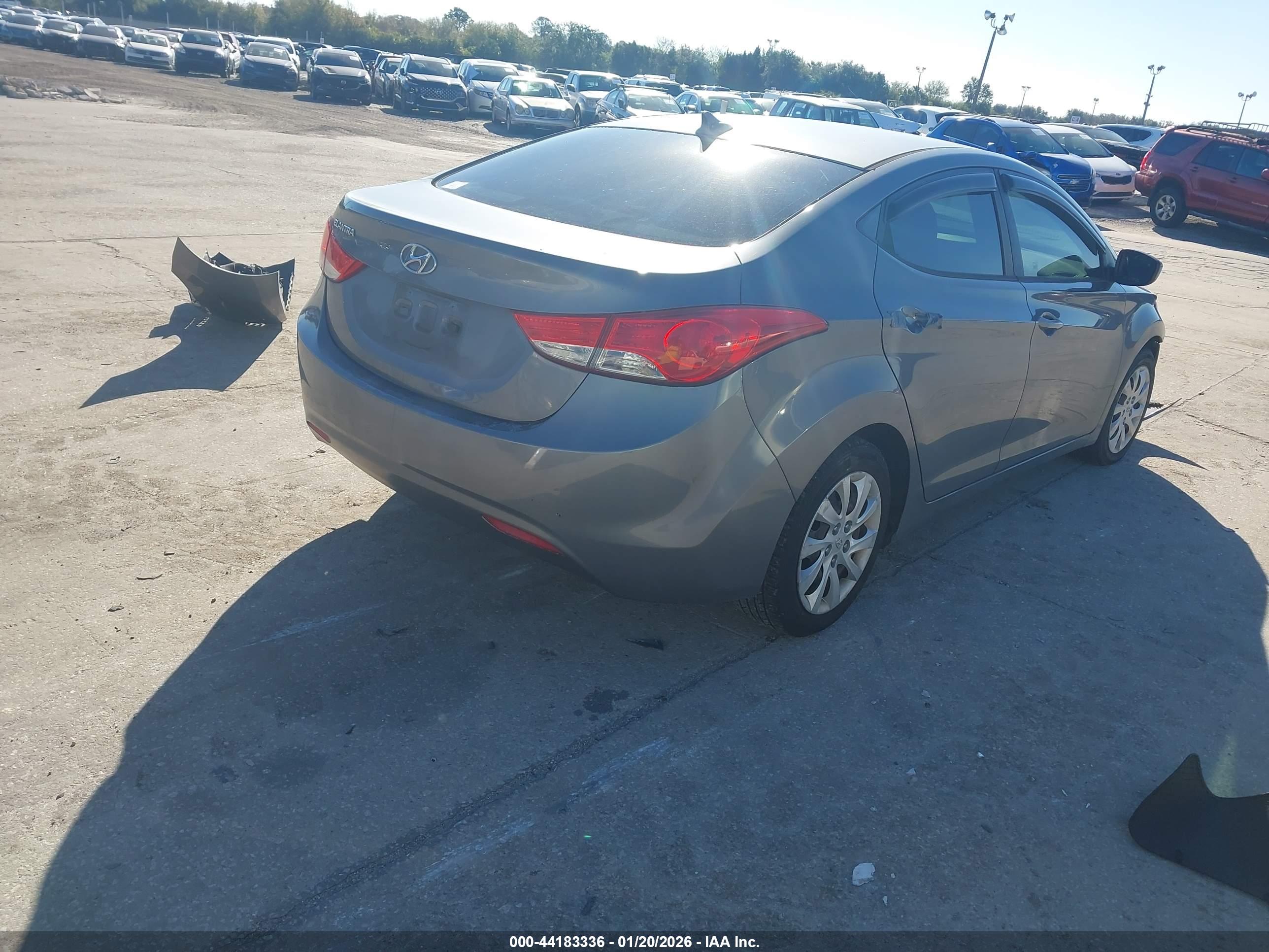HYUNDAI ELANTRA image 4