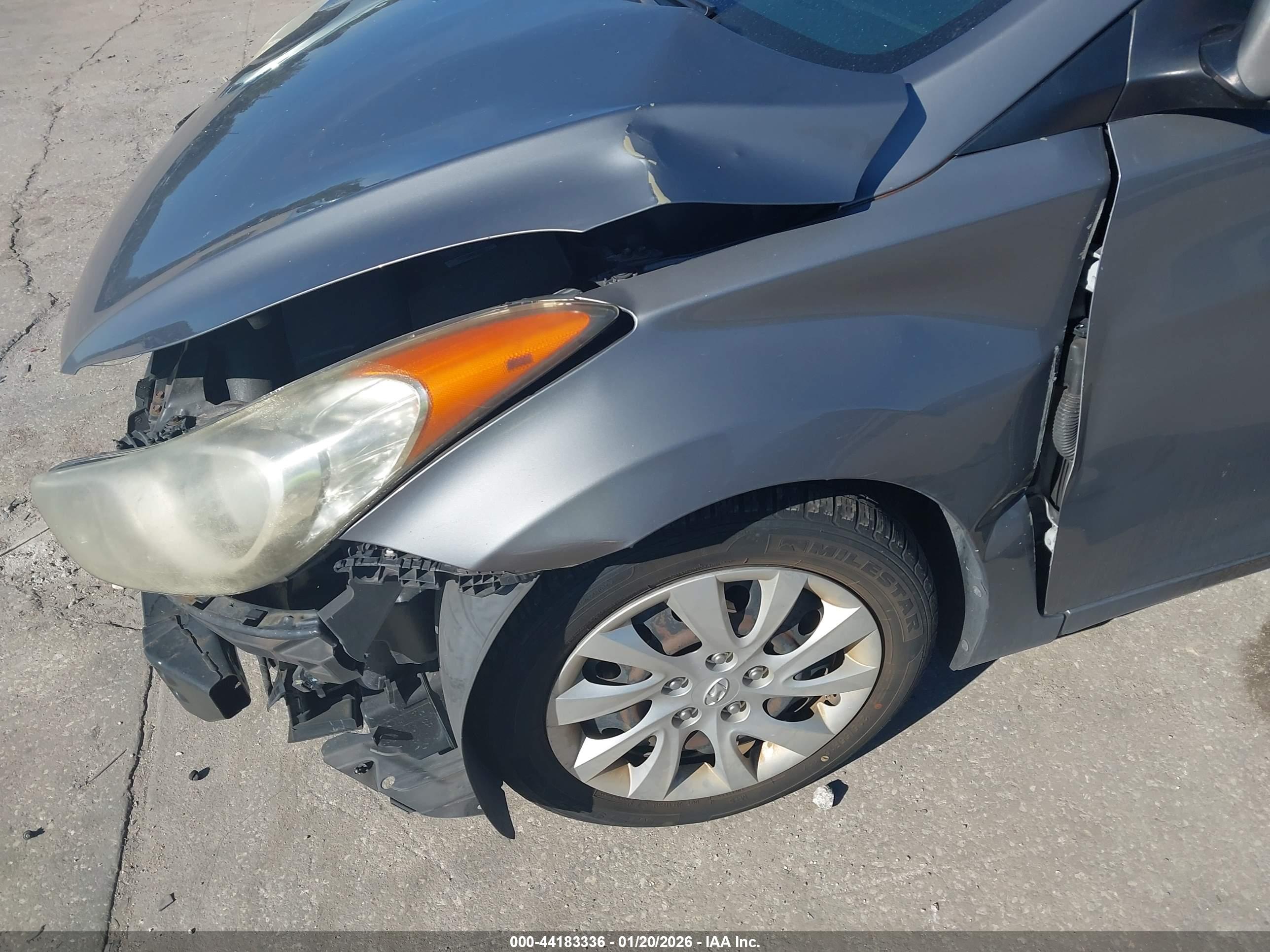 HYUNDAI ELANTRA image 6