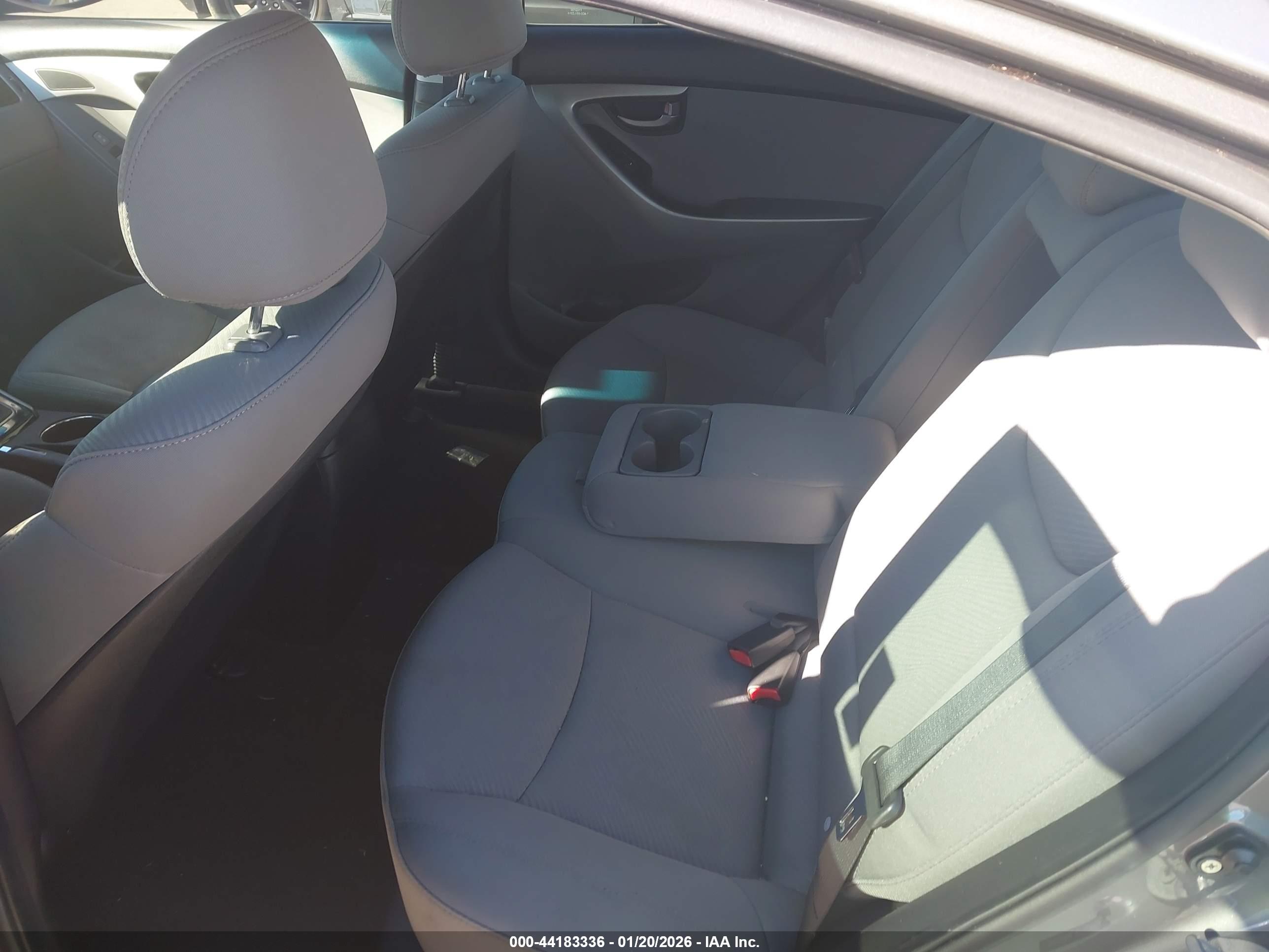 HYUNDAI ELANTRA image 8