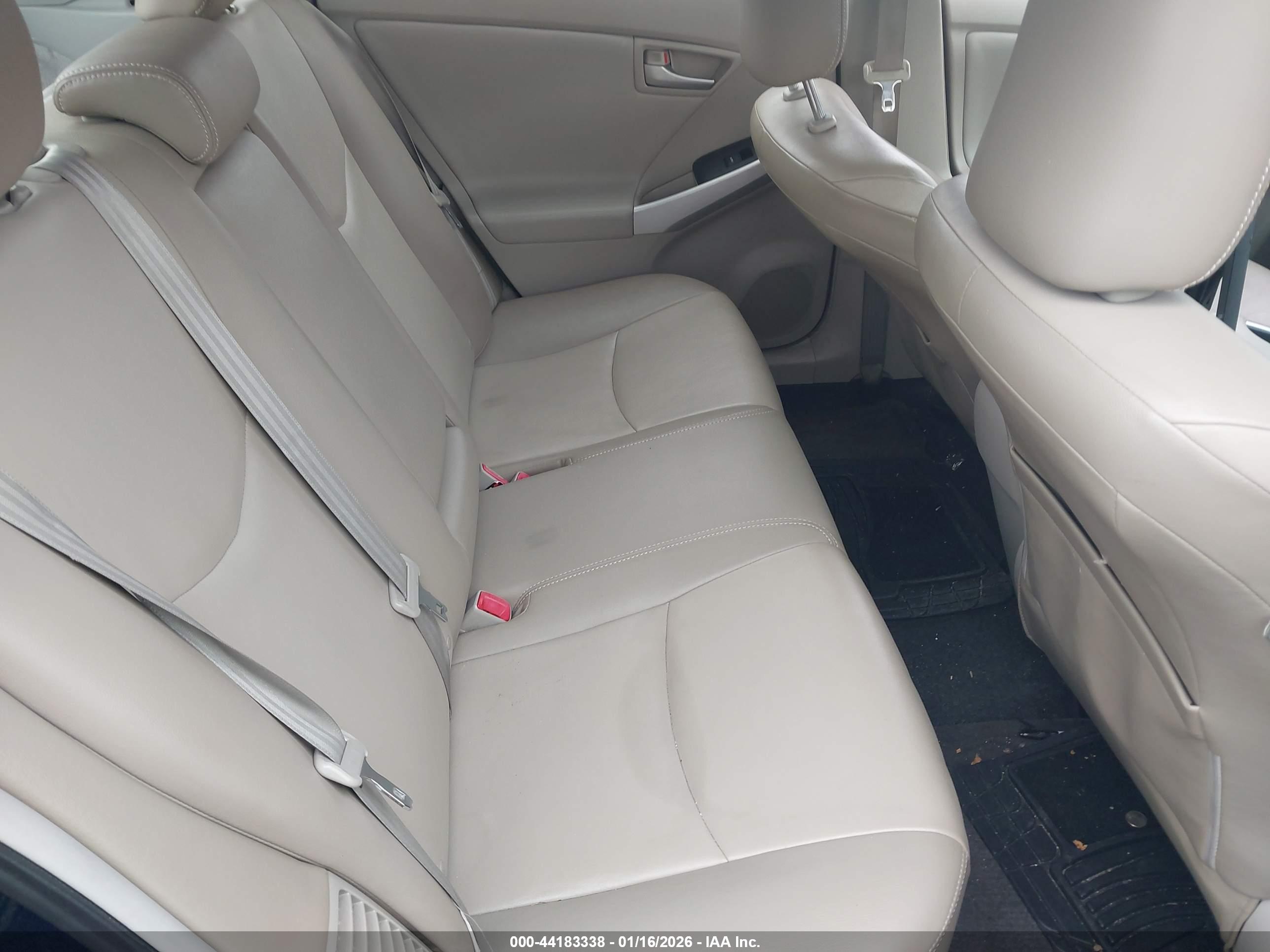TOYOTA PRIUS image 8