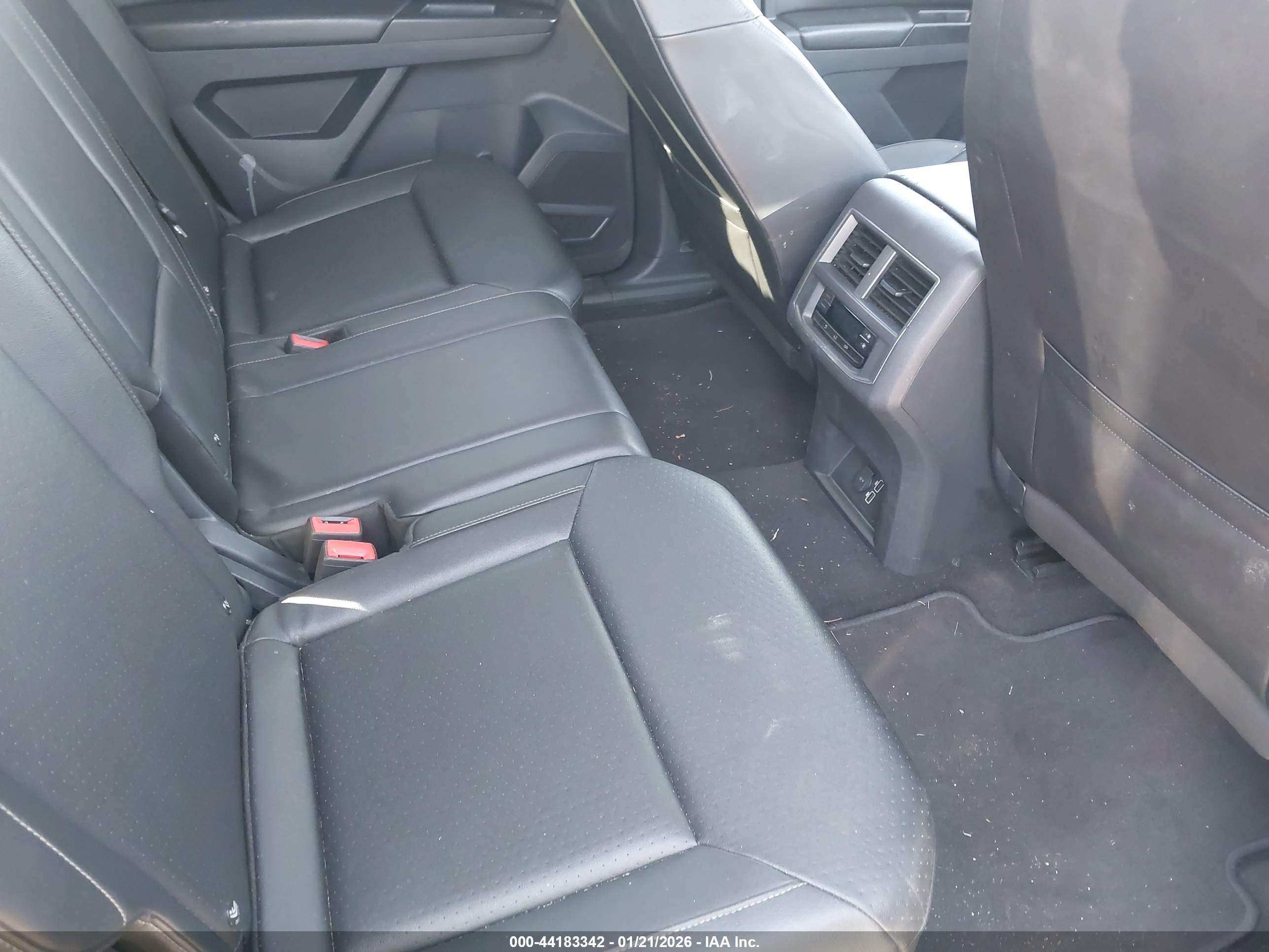 VOLKSWAGEN ATLAS image 8