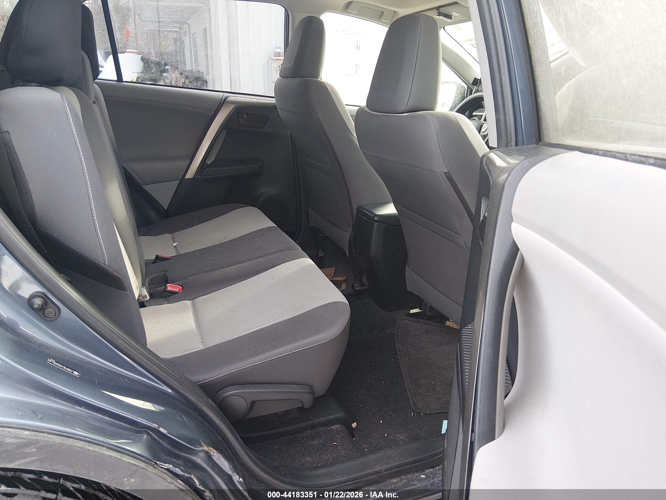 TOYOTA RAV4 image 8