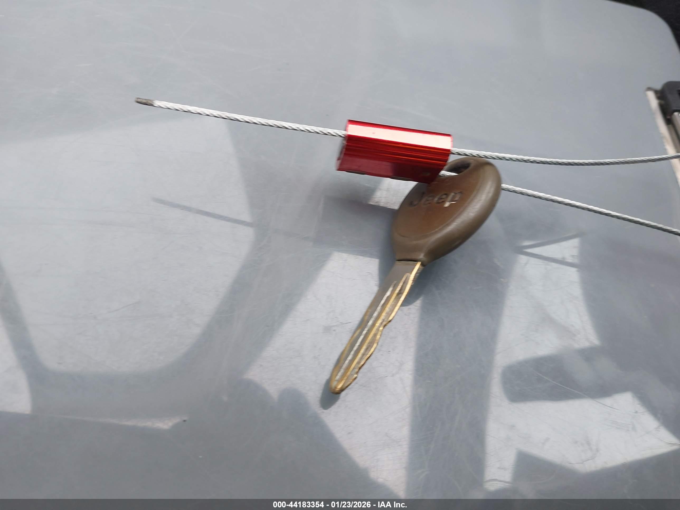 JEEP LIBERTY image 11