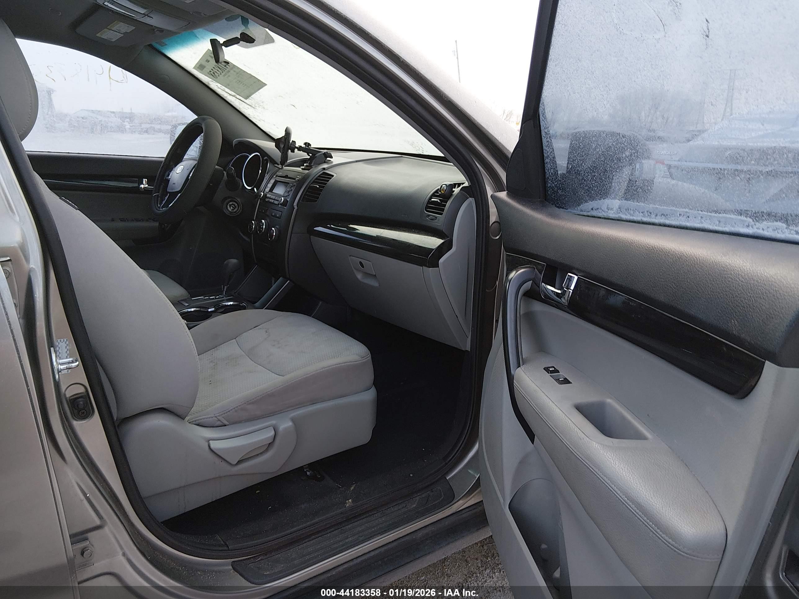 KIA SORENTO image 5