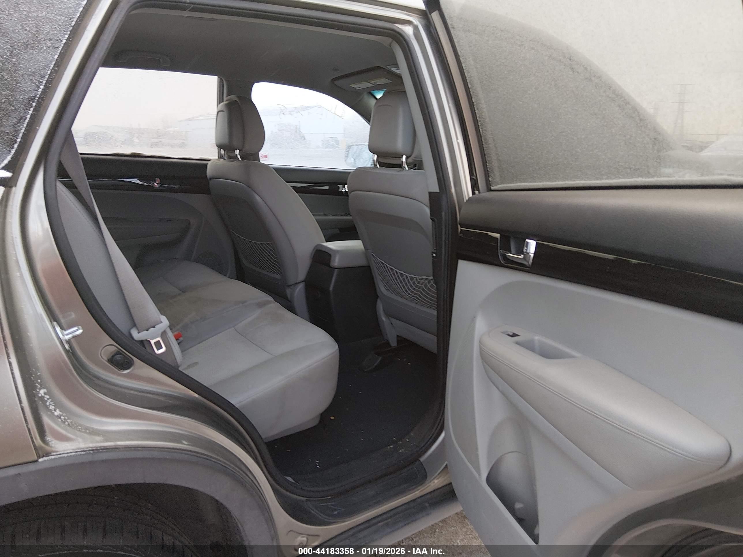 KIA SORENTO image 8