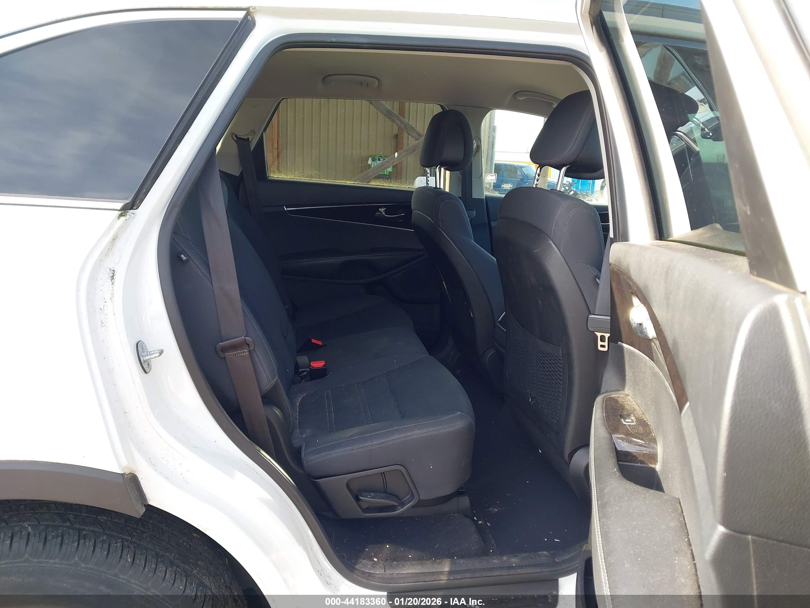 KIA SORENTO image 8