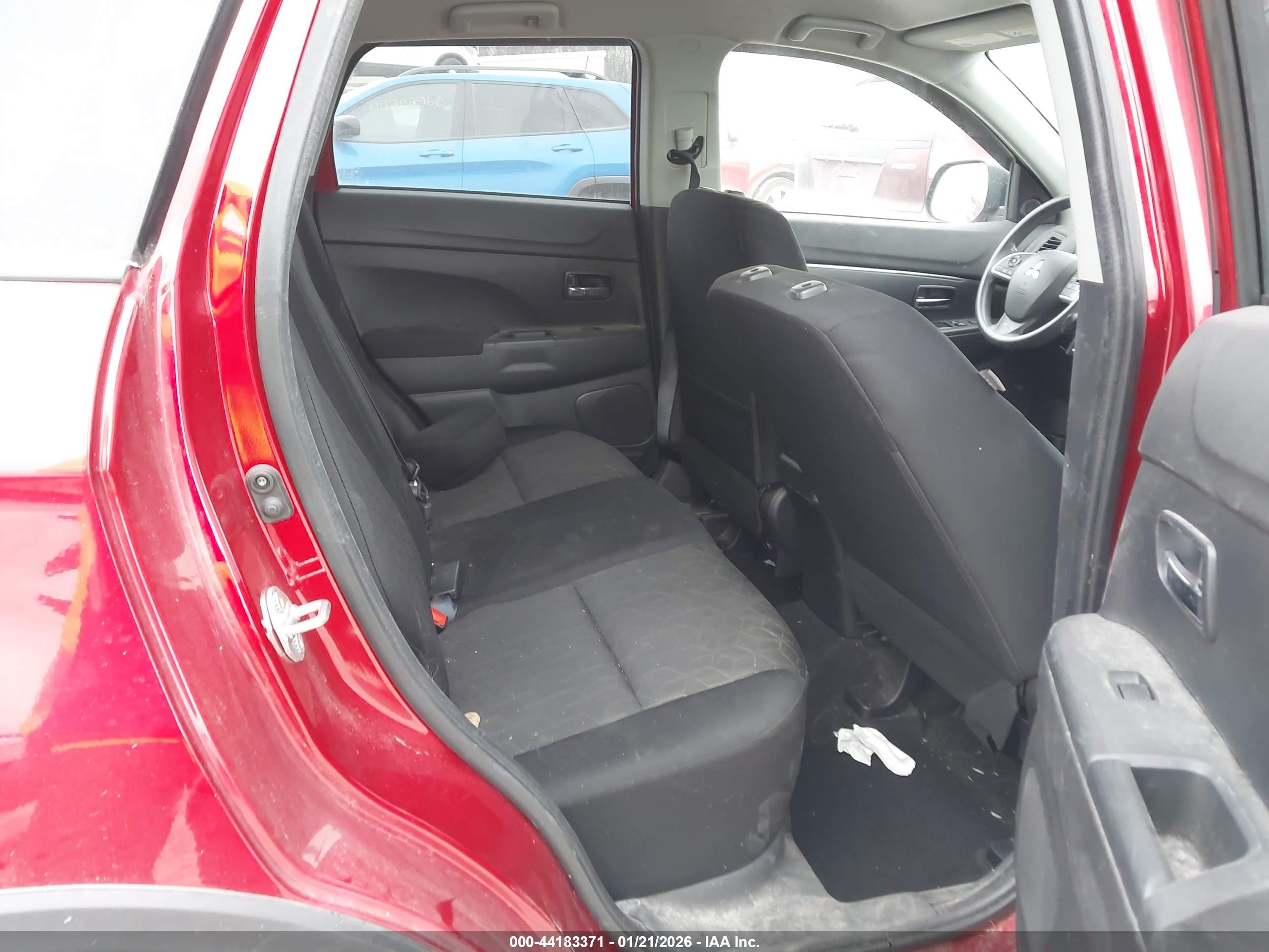 MITSUBISHI OUTLANDER image 8