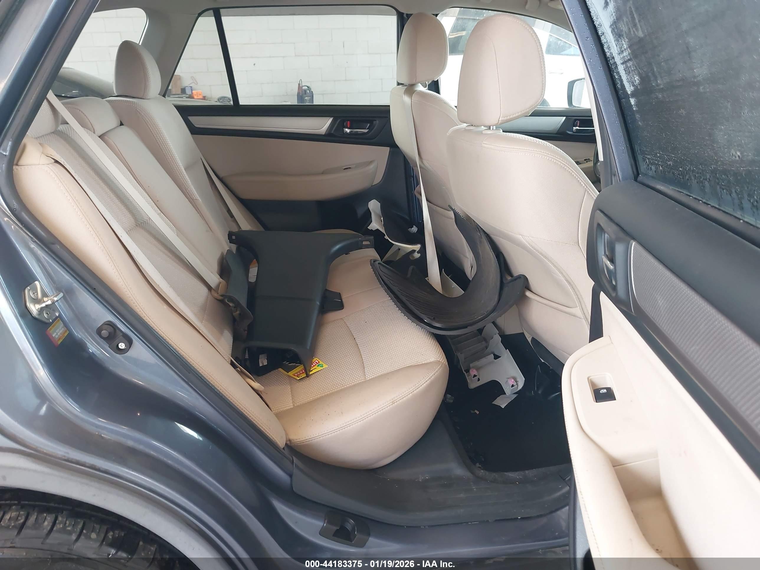 SUBARU OUTBACK image 8