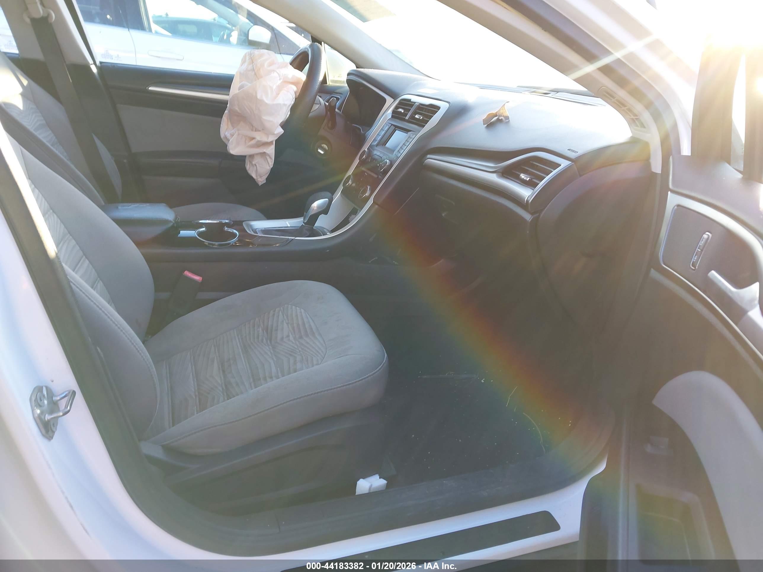 FORD FUSION image 5