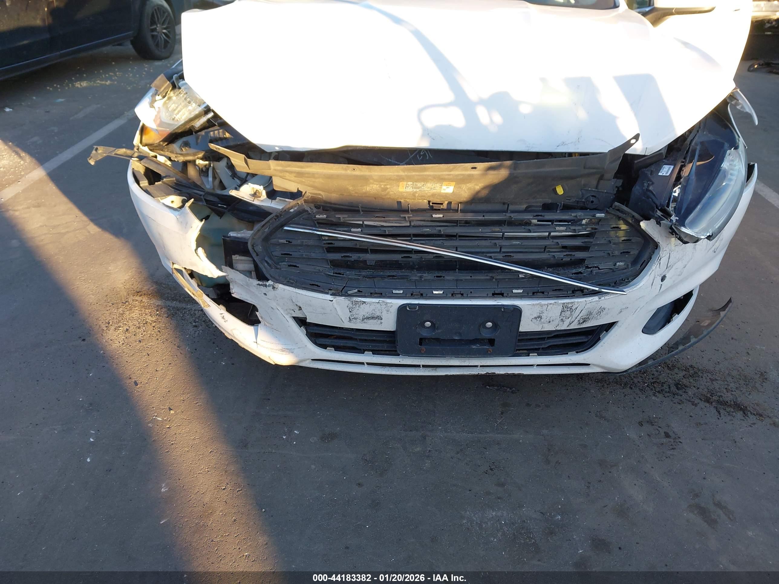 FORD FUSION image 6